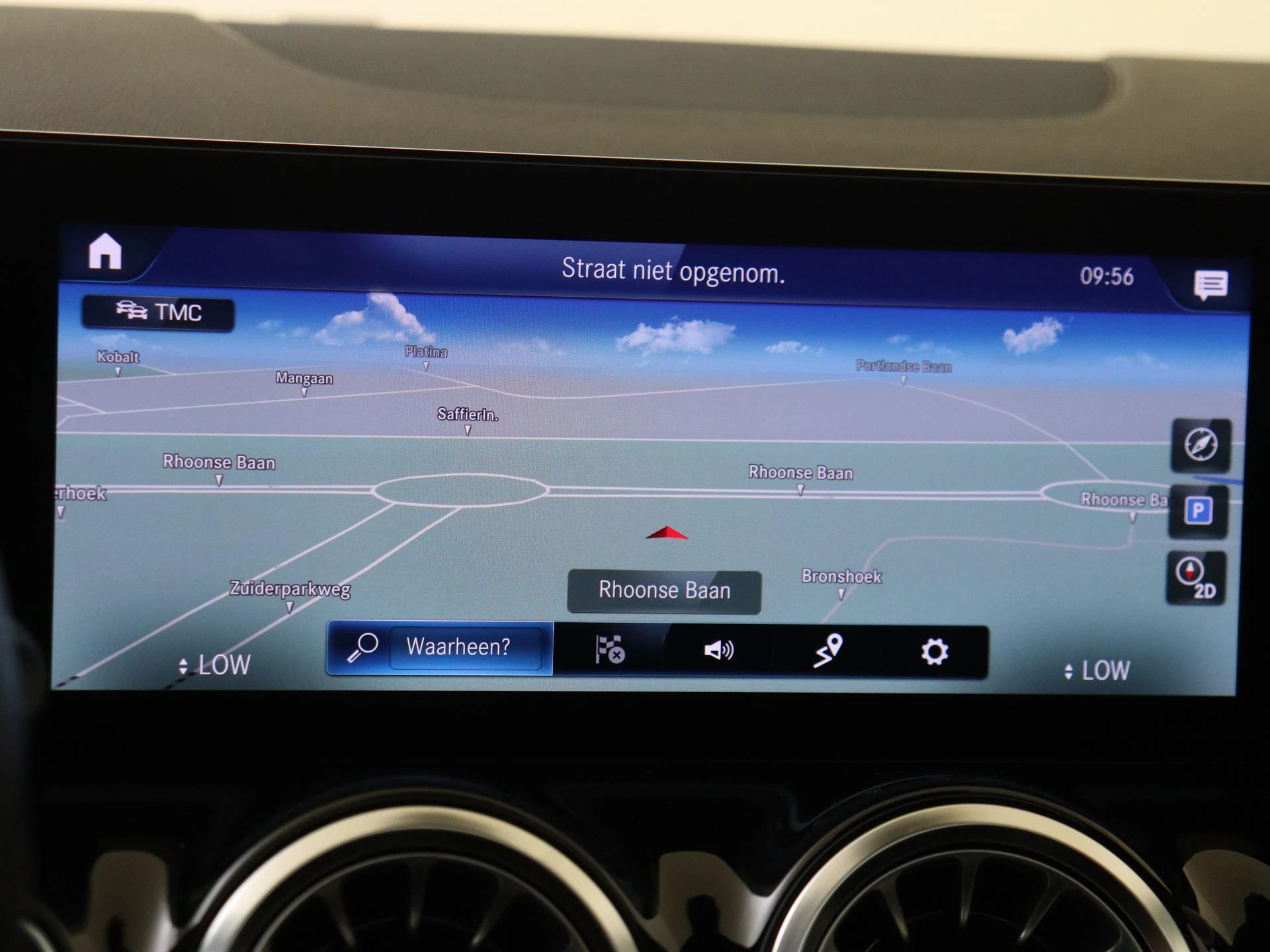 Mercedes-Benz-GLA-image-17