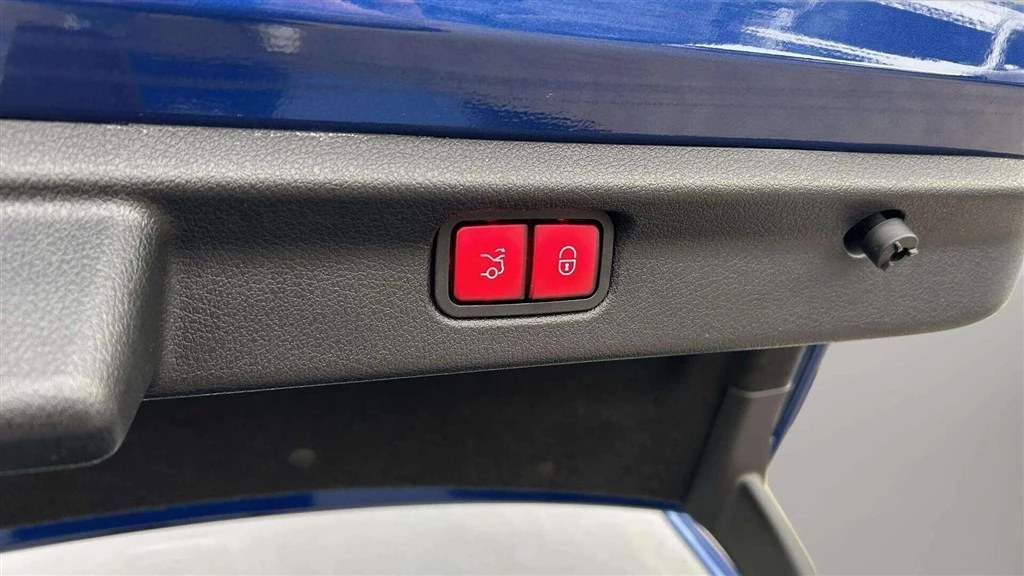 Mercedes-Benz-EQE-image-27