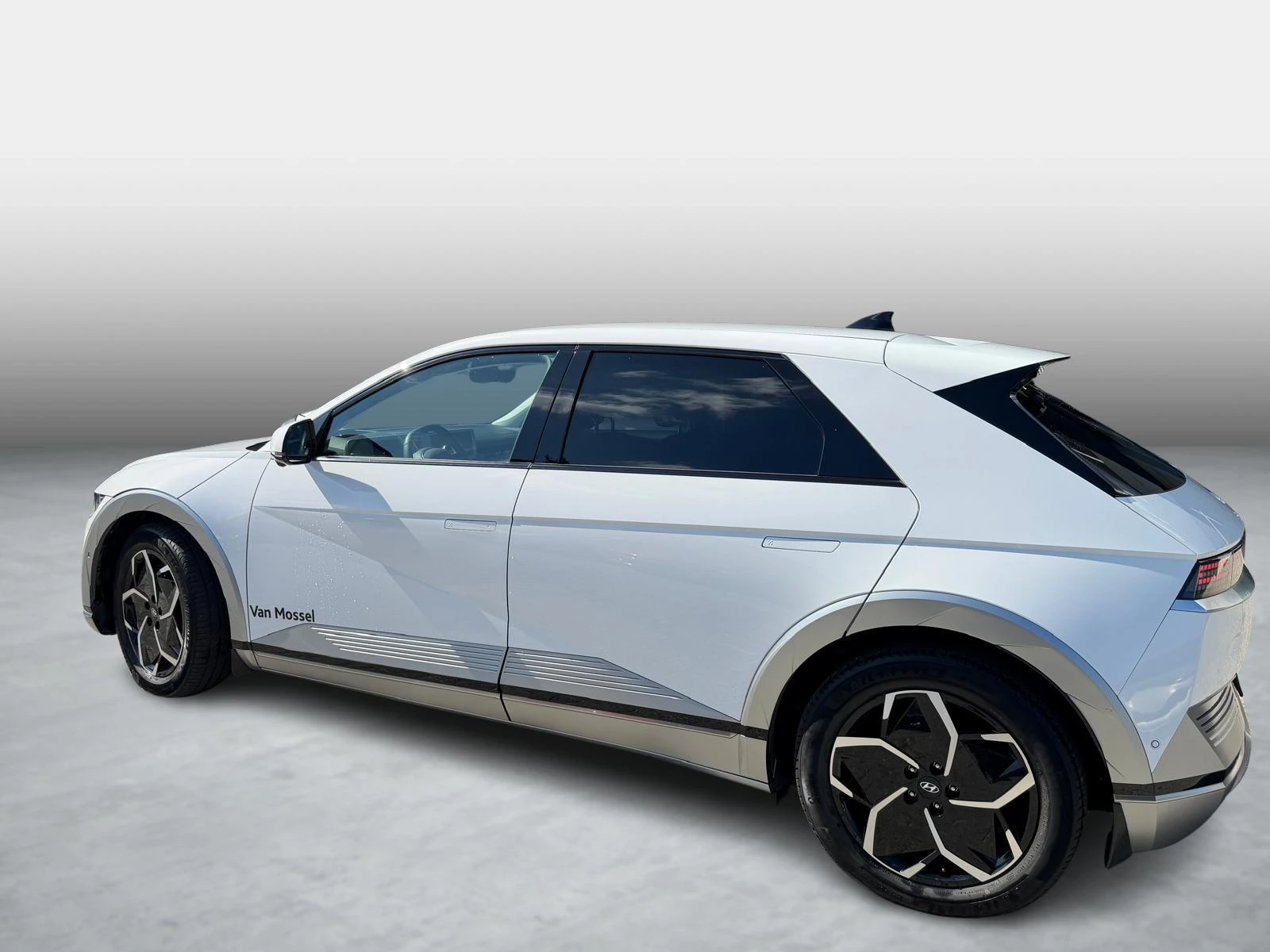 Hyundai-IONIQ 5-image-6