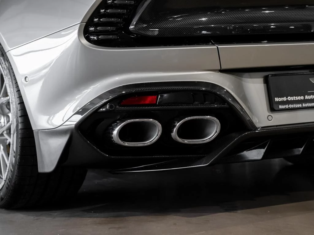 Aston Martin-Vanquish-image-27