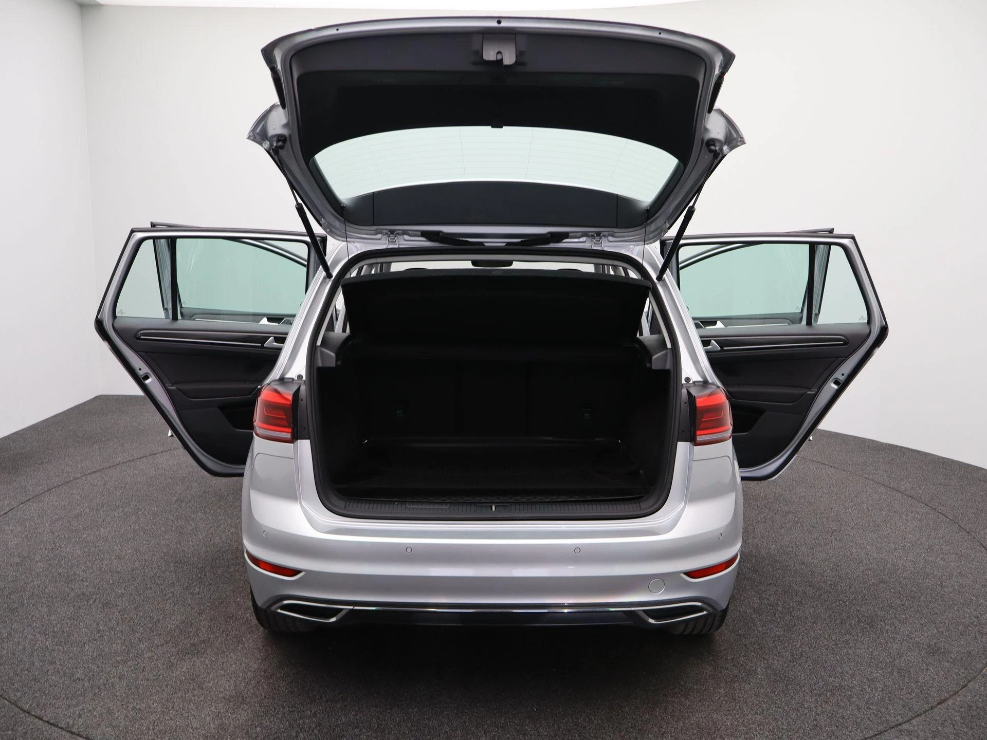Volkswagen-Golf Sportsvan-image-12