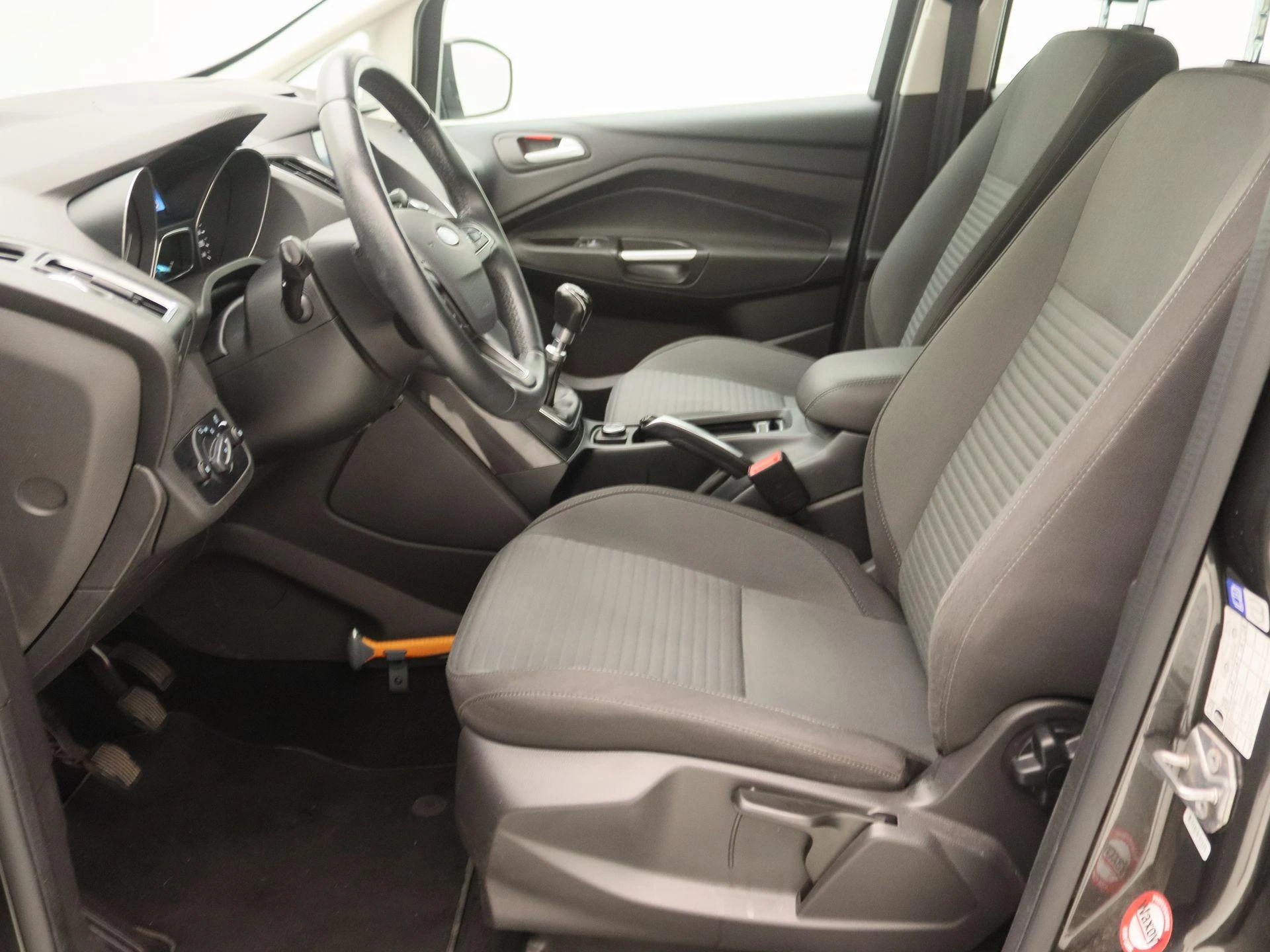 Ford-C-MAX-image-12