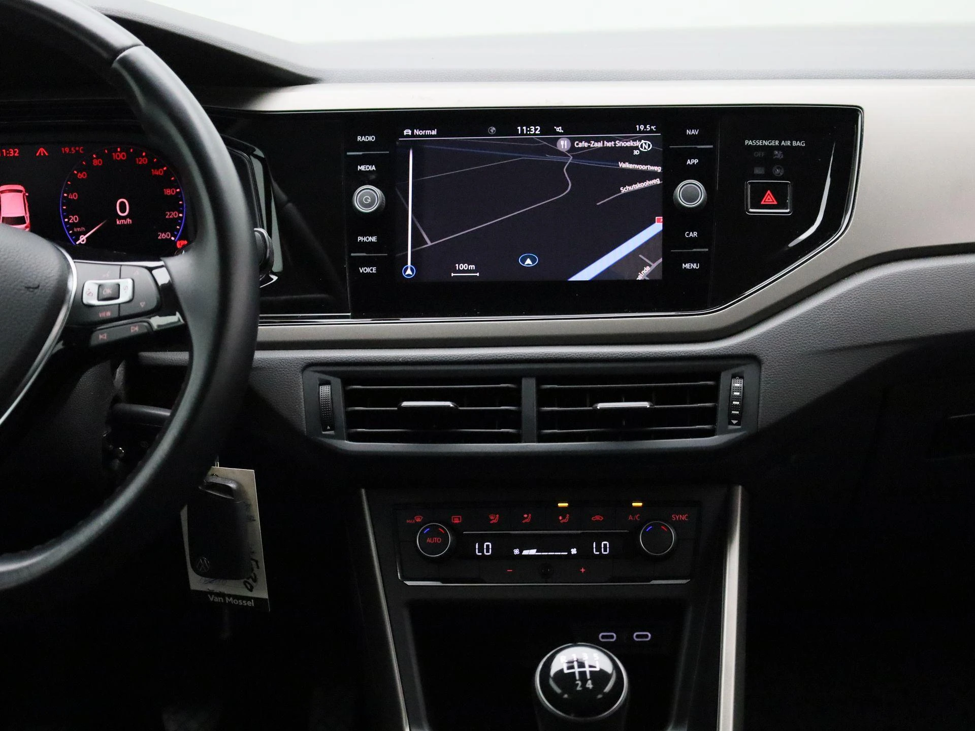 Volkswagen-Polo-image-7