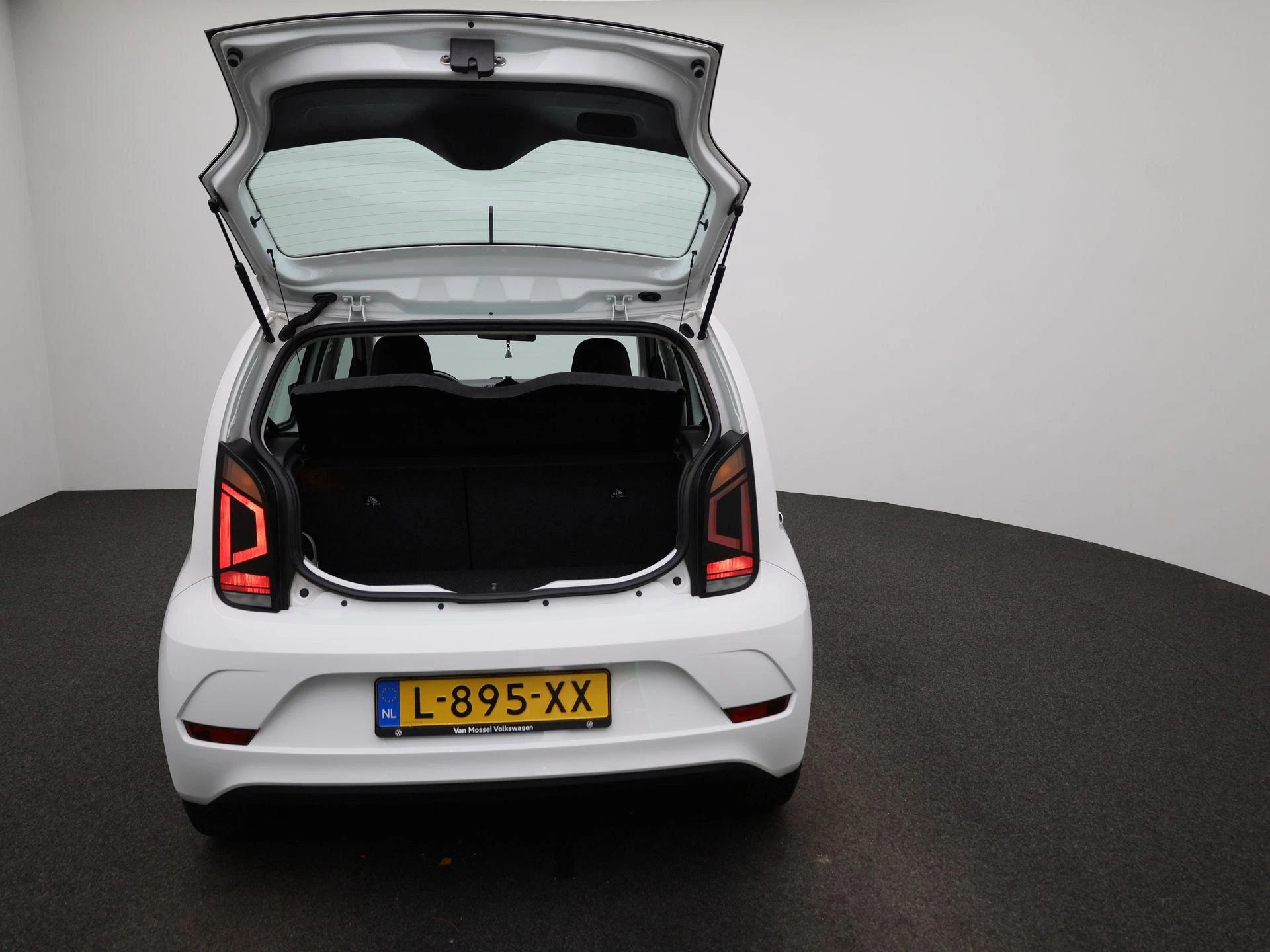 Volkswagen-up!-image-10