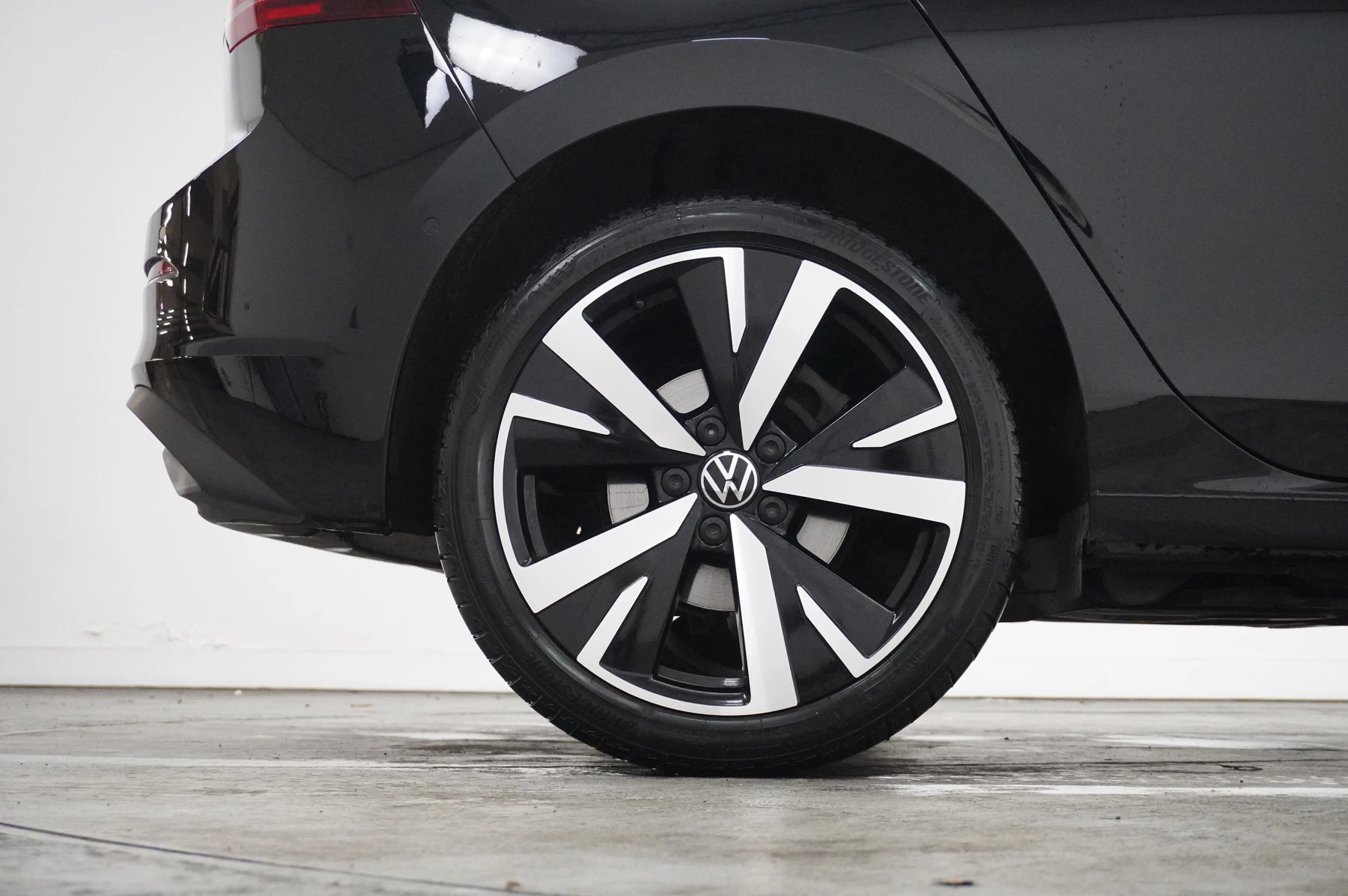 Volkswagen-Golf-image-34
