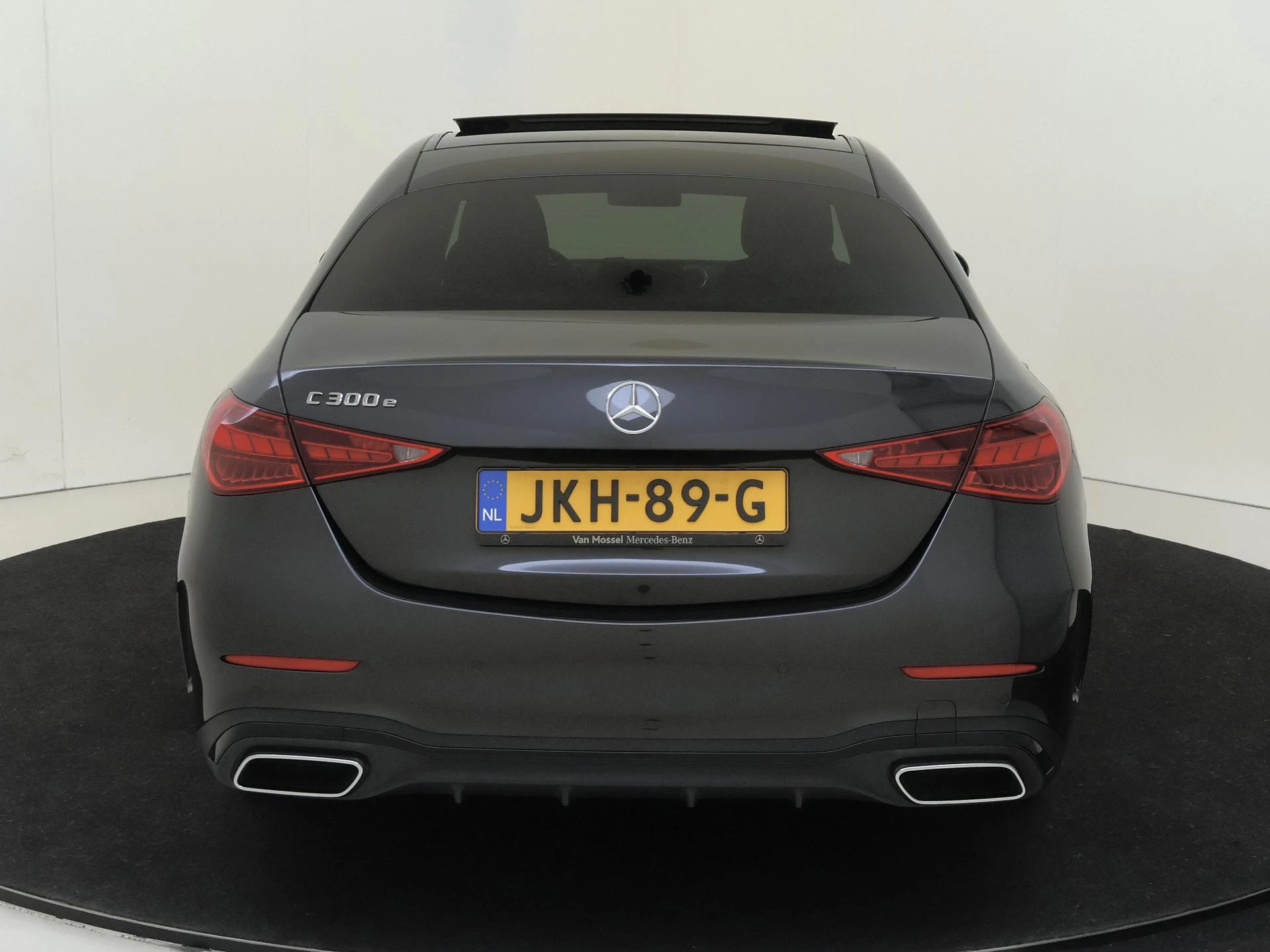 Mercedes-Benz-C-Klasse-image-6