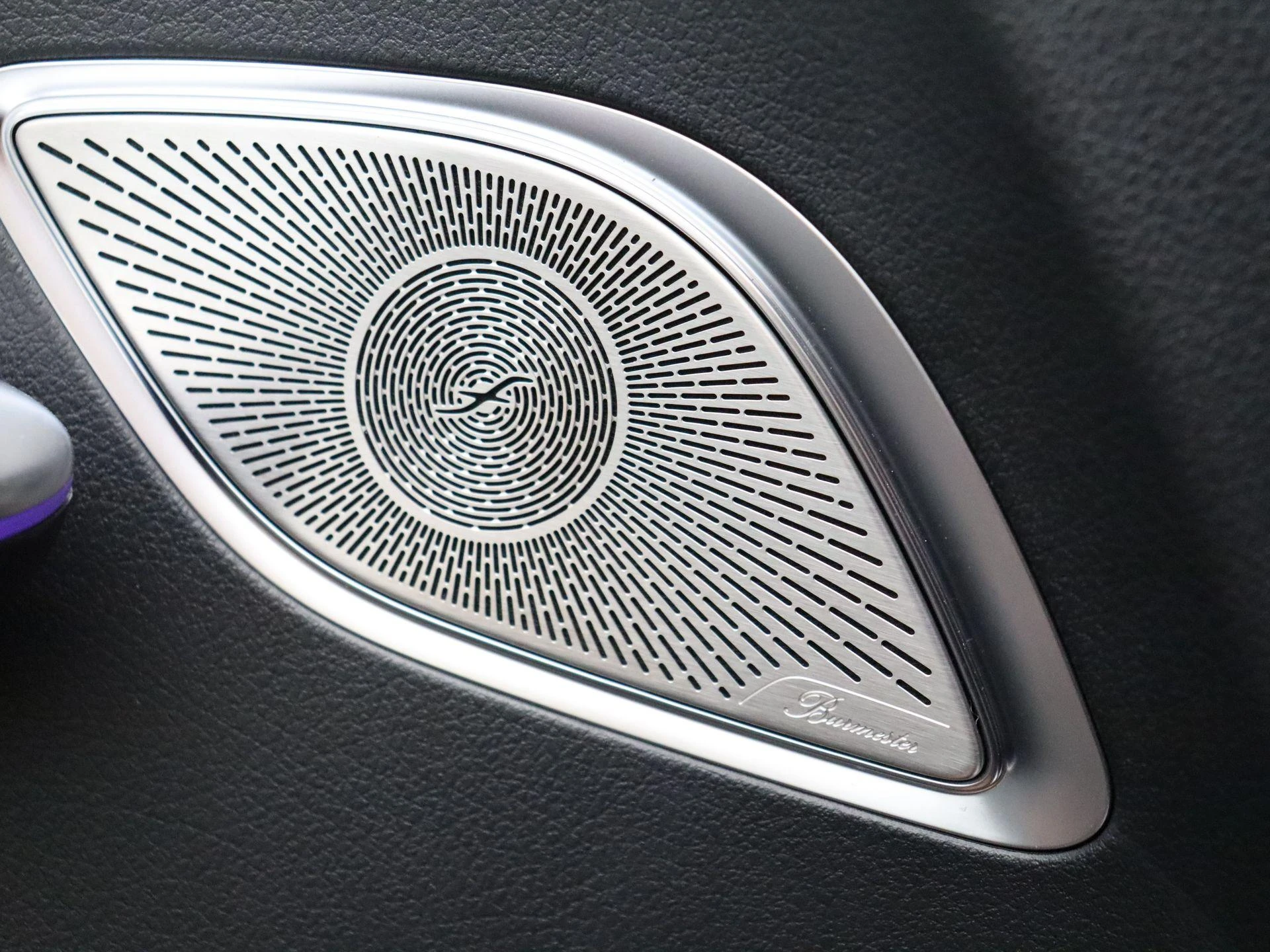 Mercedes-Benz-EQE-image-9