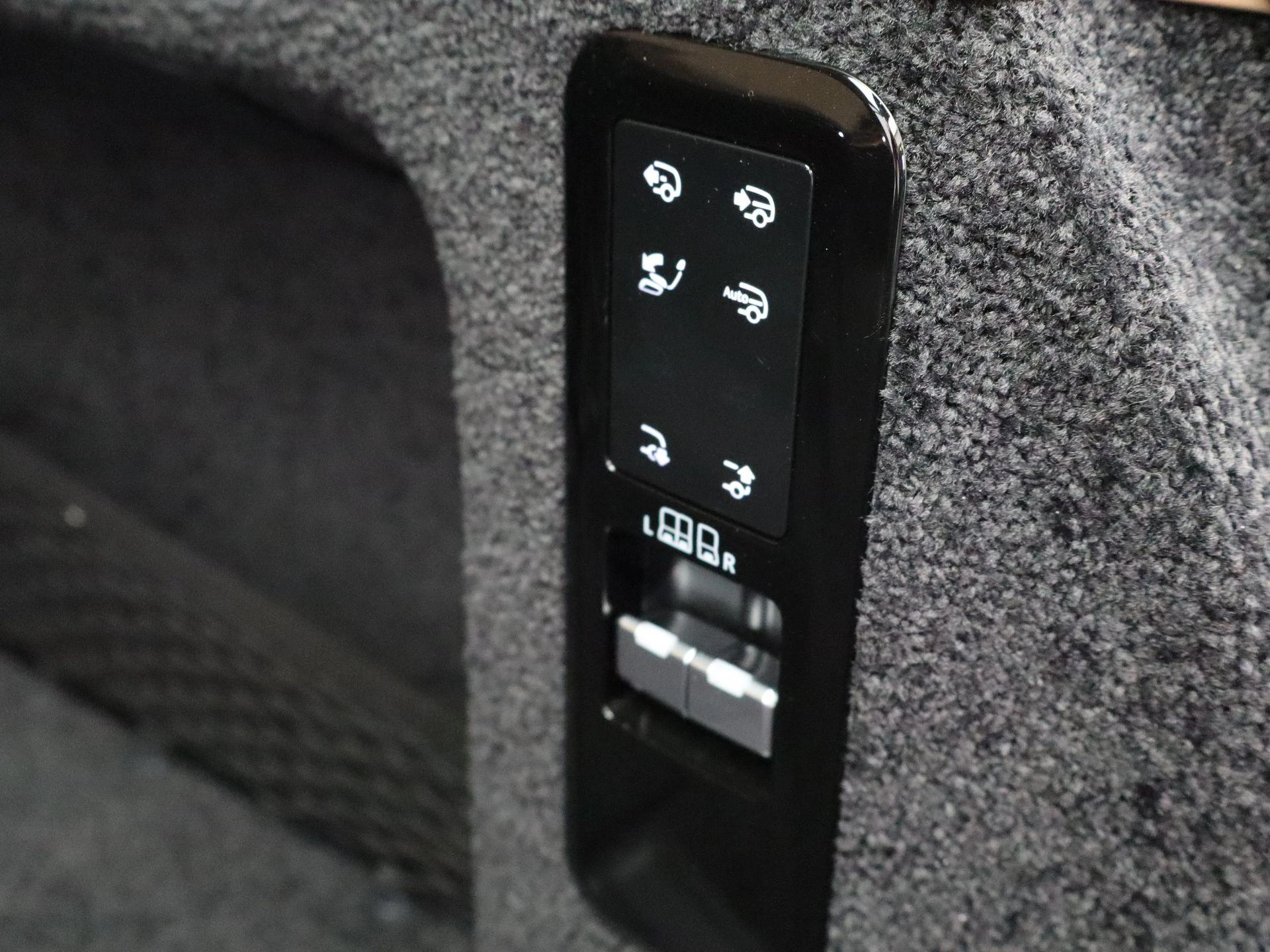 Land Rover-Range Rover-image-34