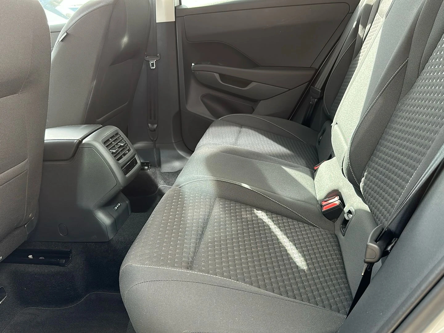 Volkswagen-T-Roc-image-6