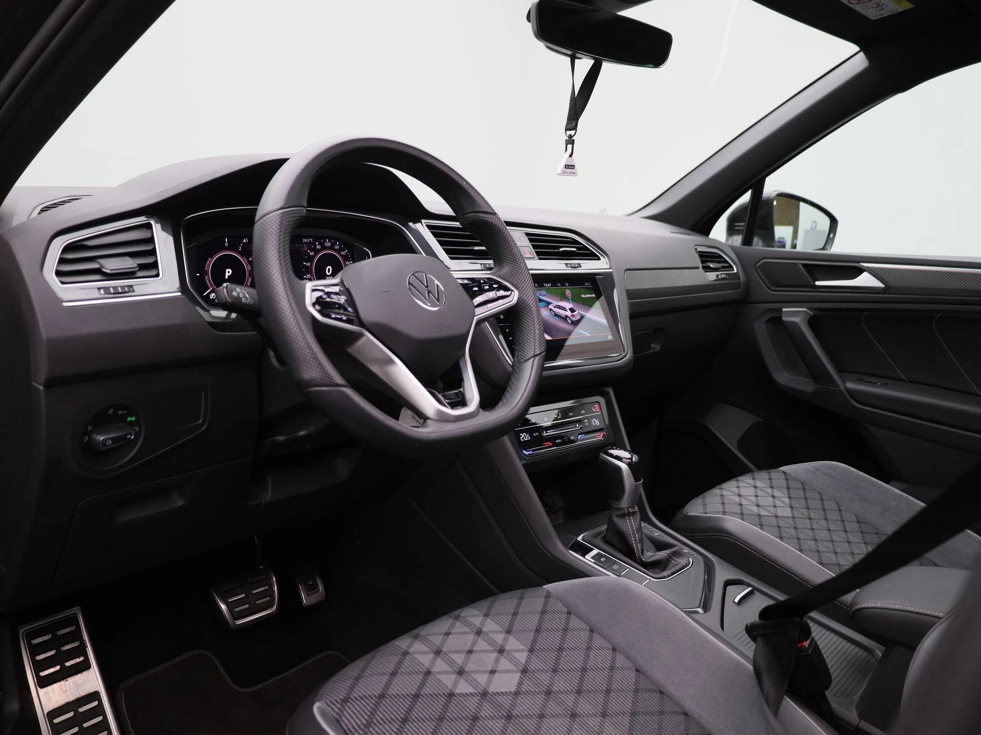 Volkswagen-Tiguan-image-35