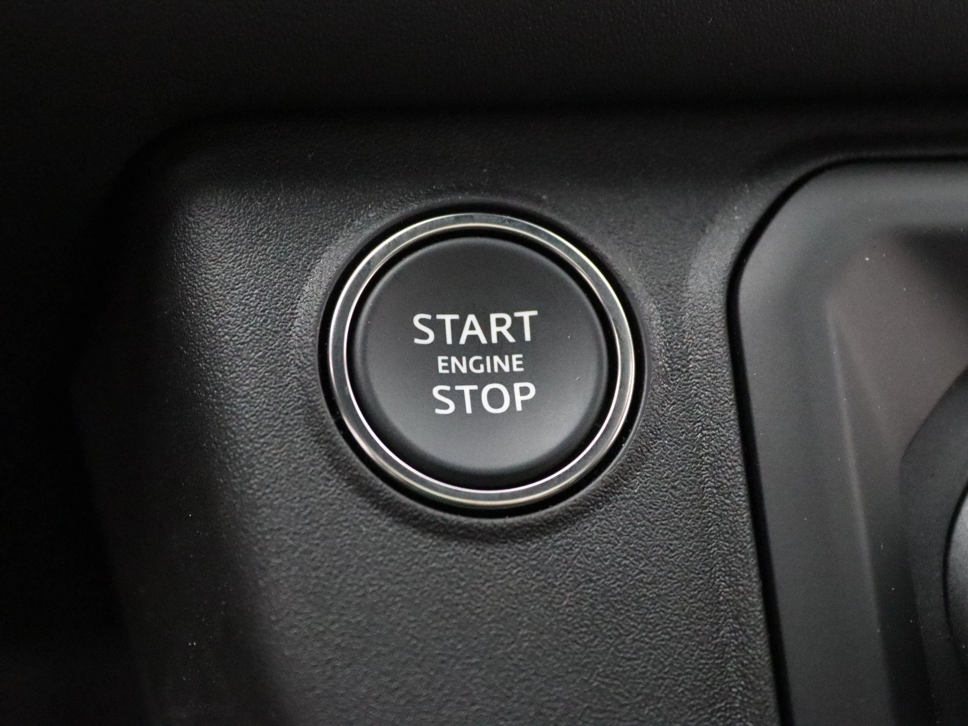 Land Rover-Defender-image-15