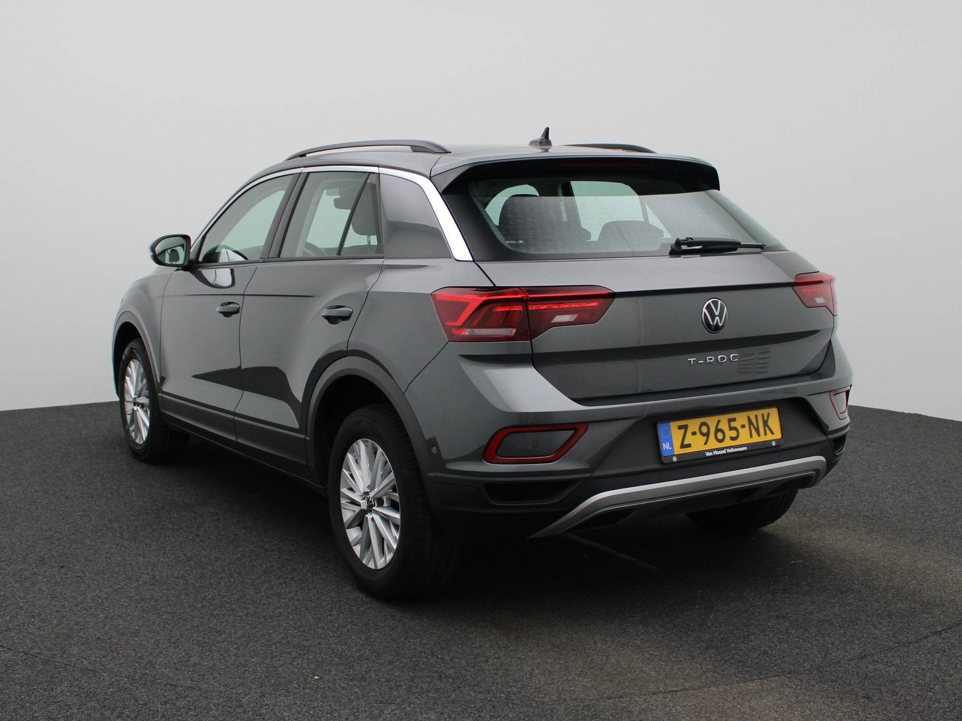 Volkswagen-T-Roc-image-1