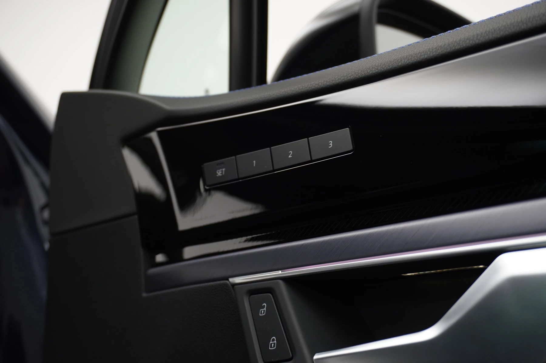 Volkswagen-Touareg-image-28