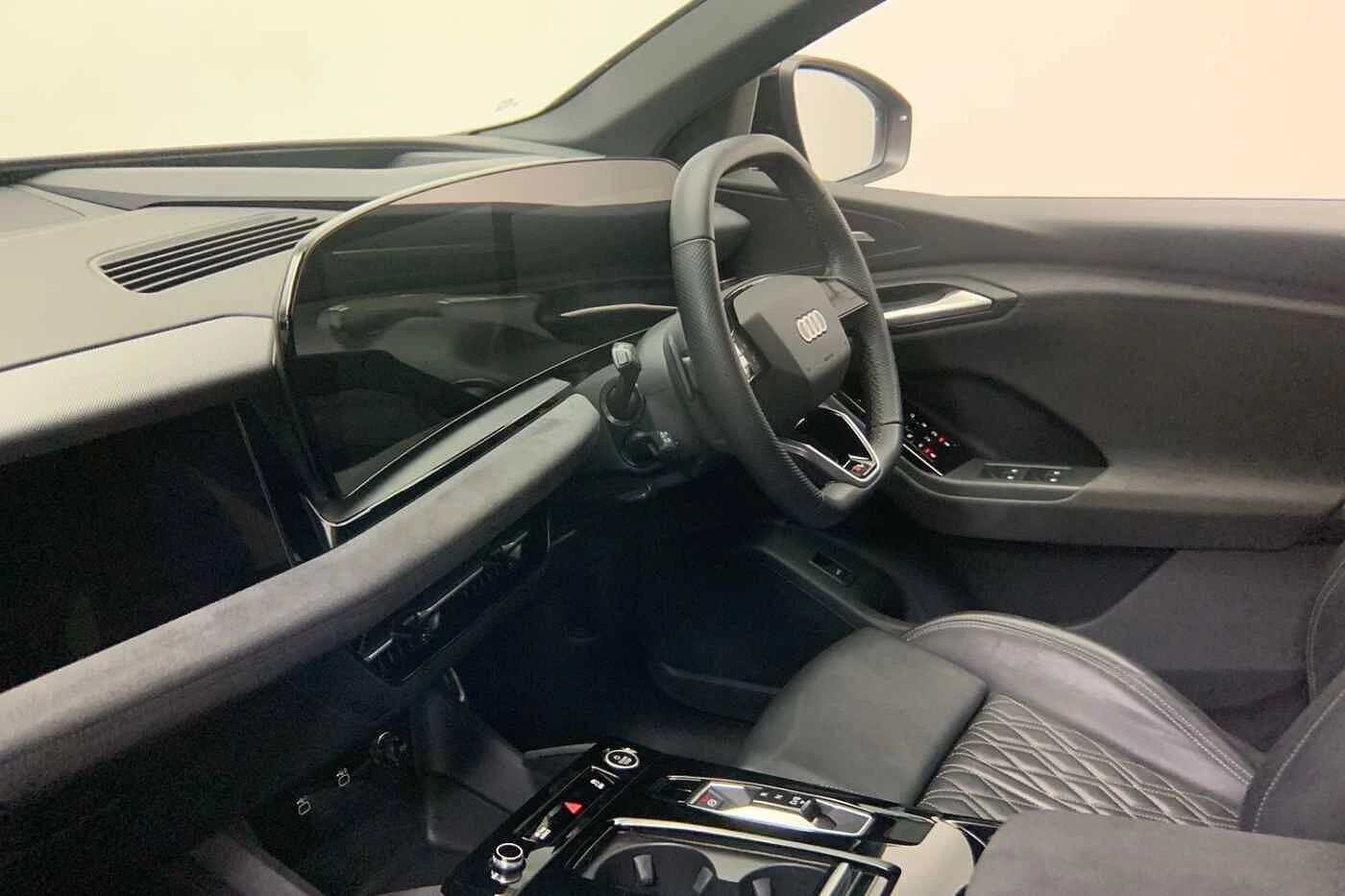 Audi-Q6 e-tron-image-1