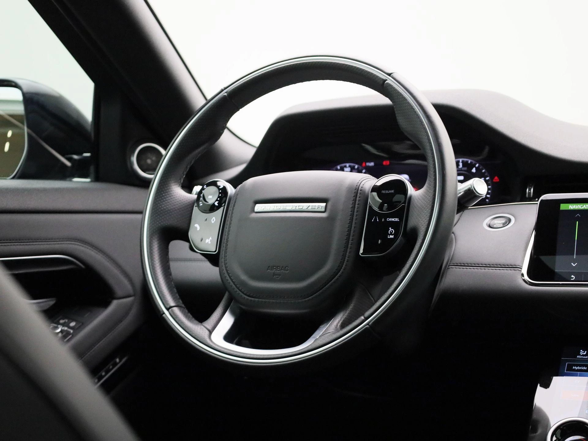 Land Rover-Range Rover Evoque-image-42