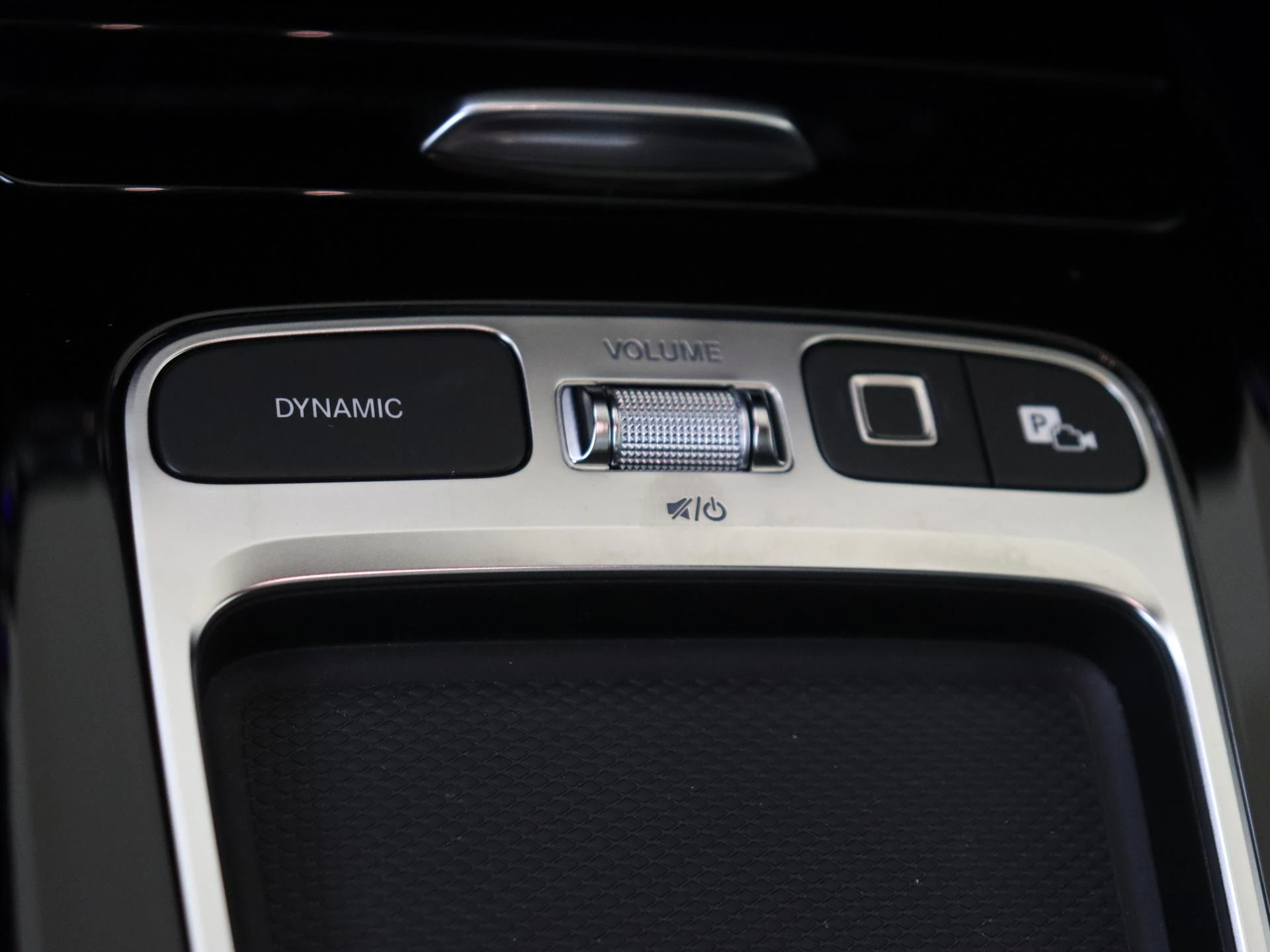 Mercedes-Benz-GLA-image-20