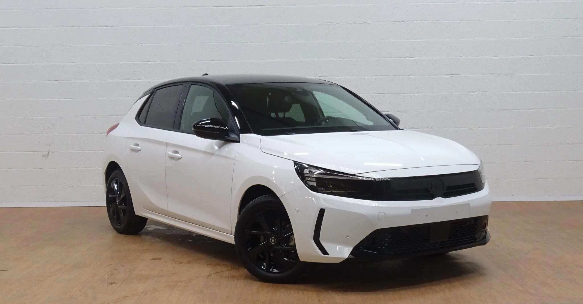 Opel Corsa 1.2 GS +gps+camera+park pilot