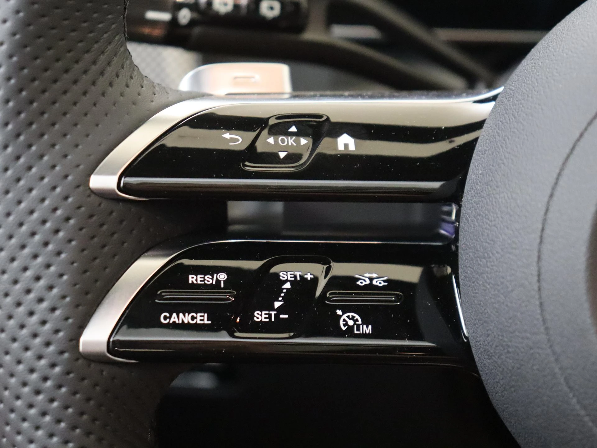 Mercedes-Benz-GLC-image-12