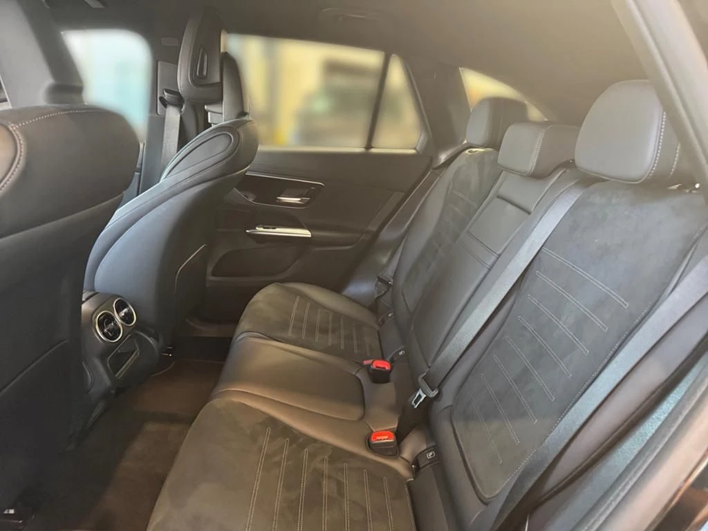 Mercedes-Benz-GLC 300 d-image-9