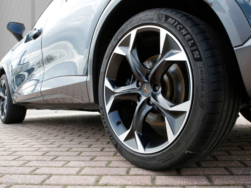 CUPRA Formentor VZ 2.0 TSI 19" Navi+VC ACC LED RFK+PDC SHZ