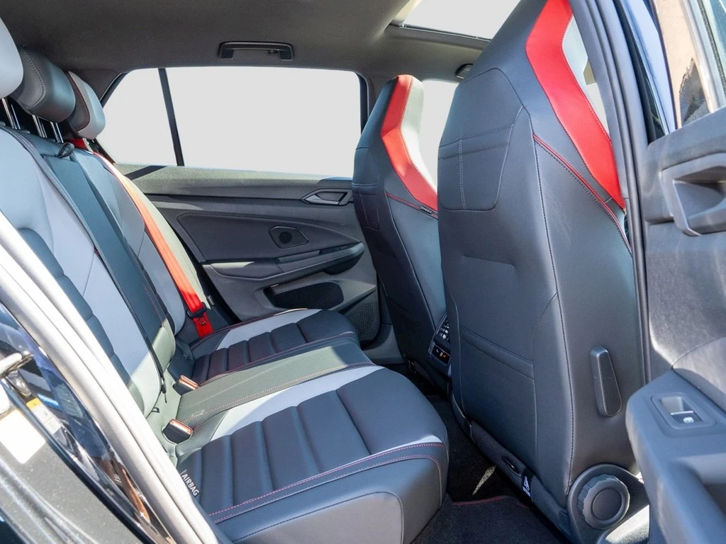 Volkswagen-Golf-image-8