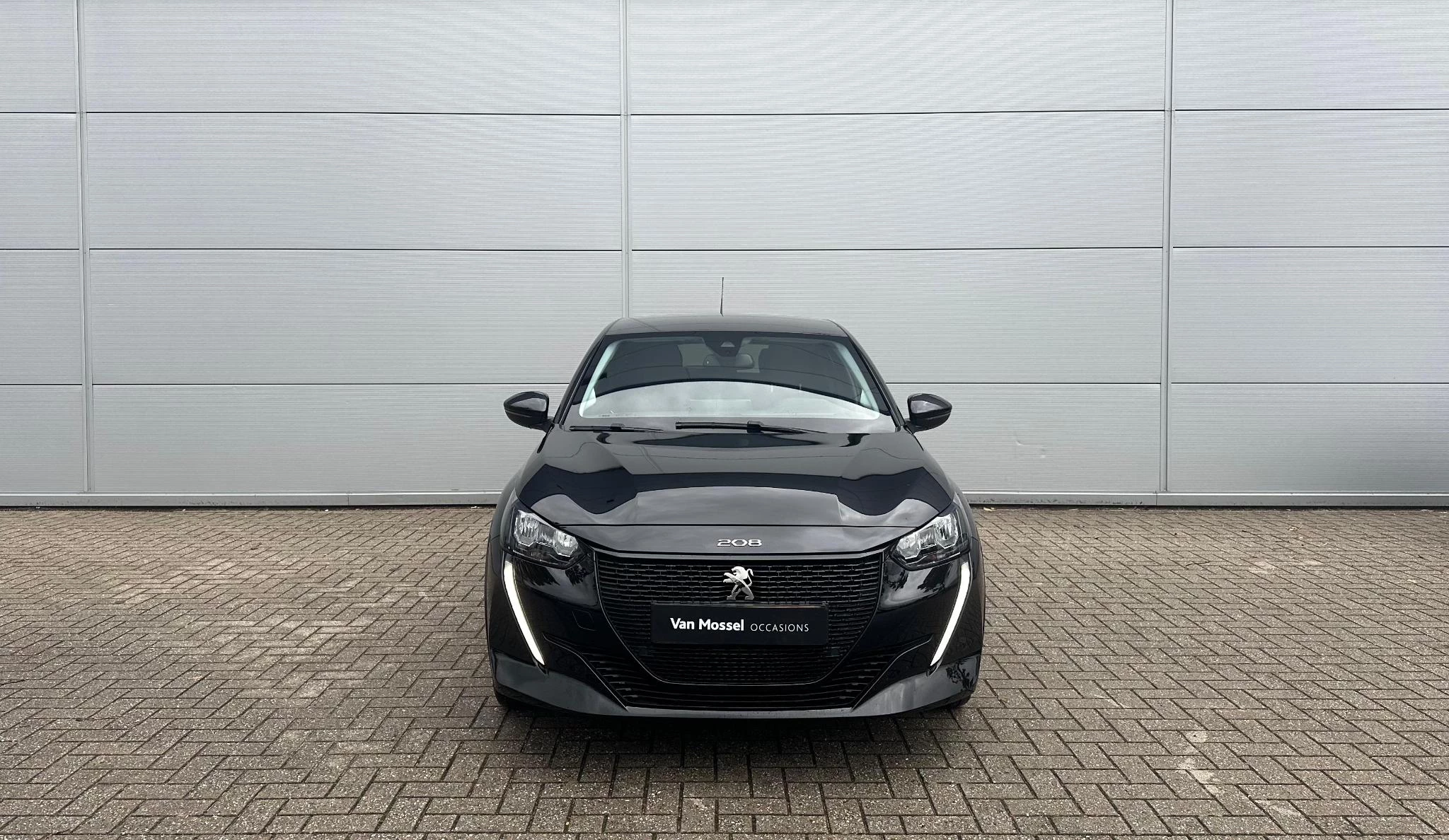 Peugeot-e-208-image-8