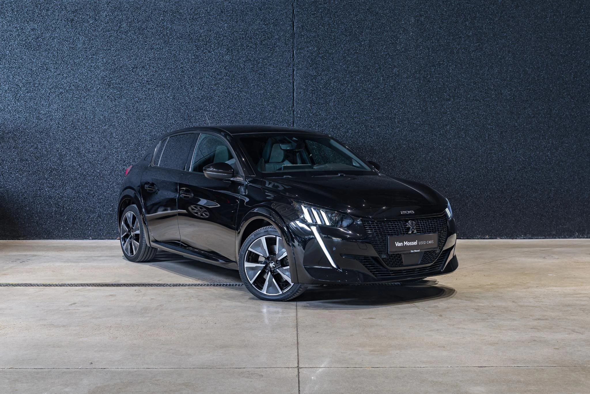 Peugeot-e-208-image-1