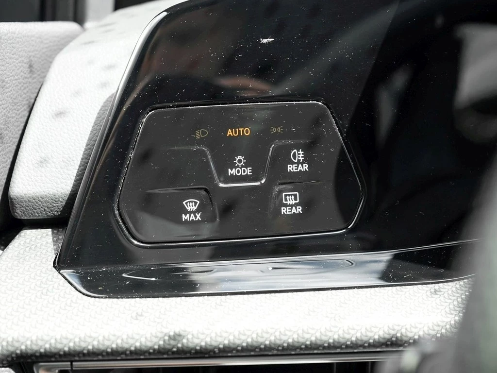 Volkswagen Golf VIII 1.5 TSI R-Line Navi/LED/SHZ