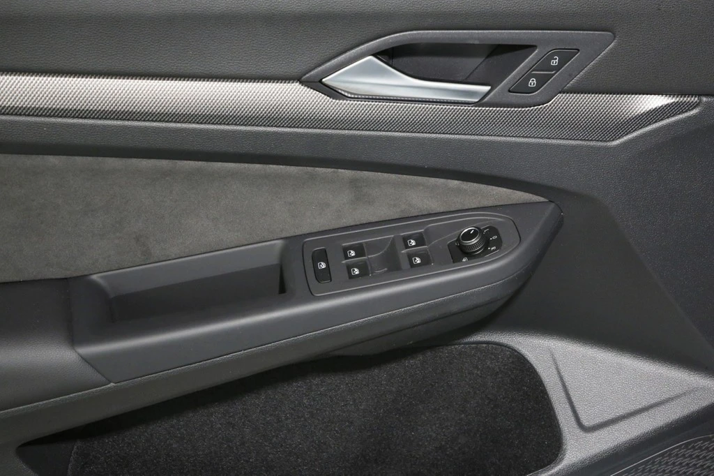 Volkswagen-Golf-image-15