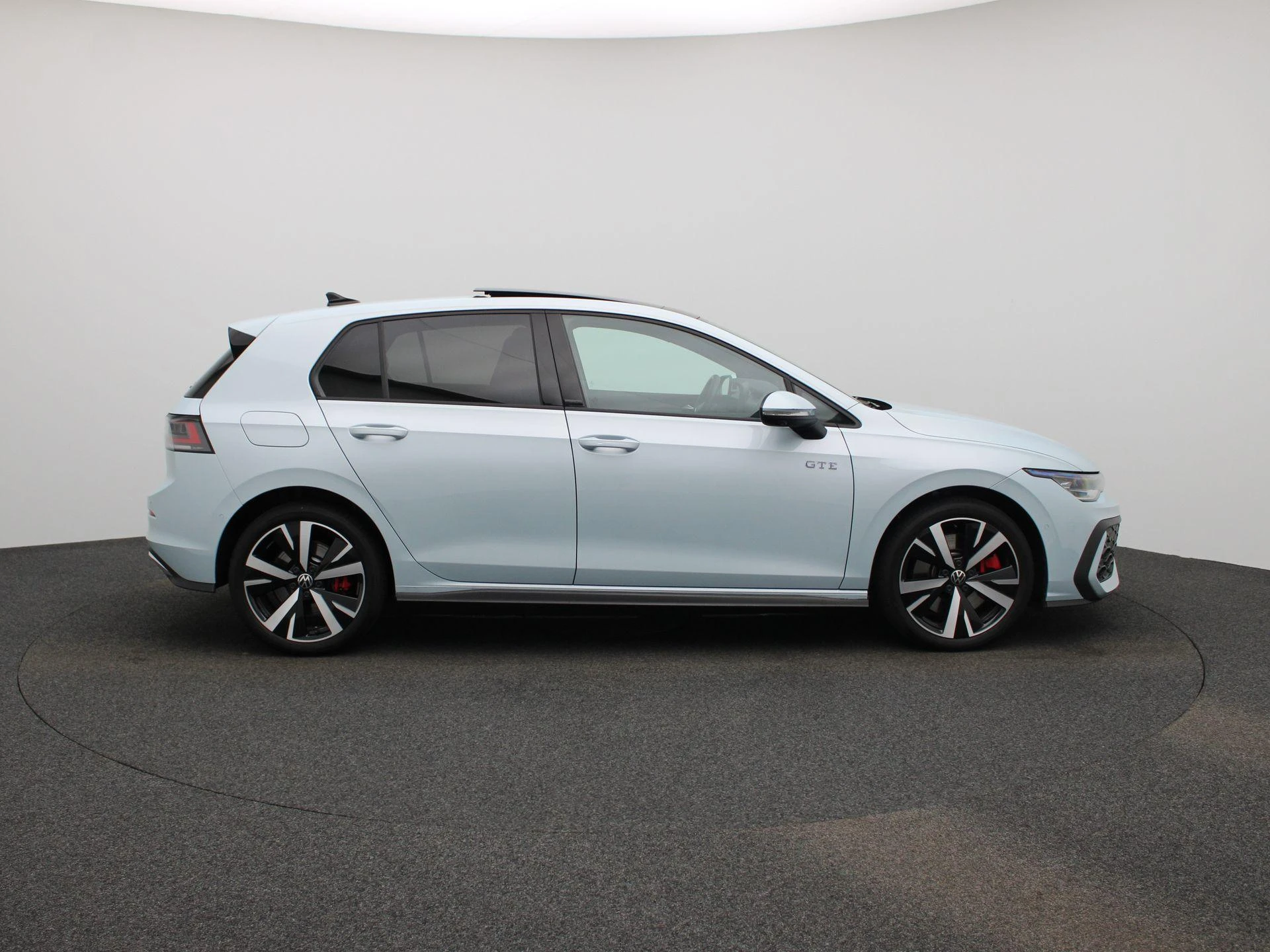 Volkswagen-Golf-image-5
