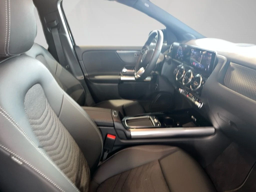 Mercedes-Benz-GLA 200-image-15