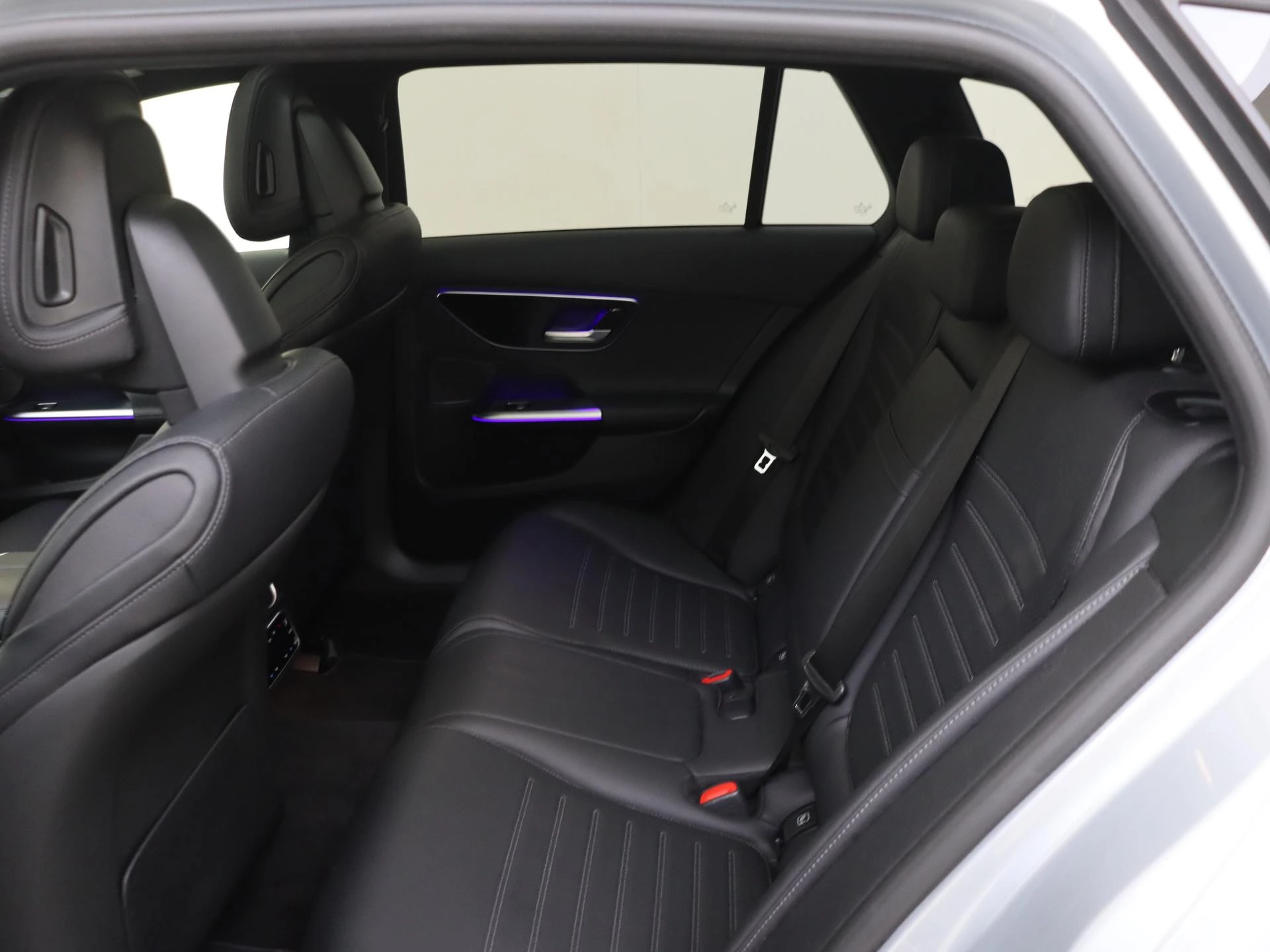 Mercedes-Benz-C-Klasse-image-11