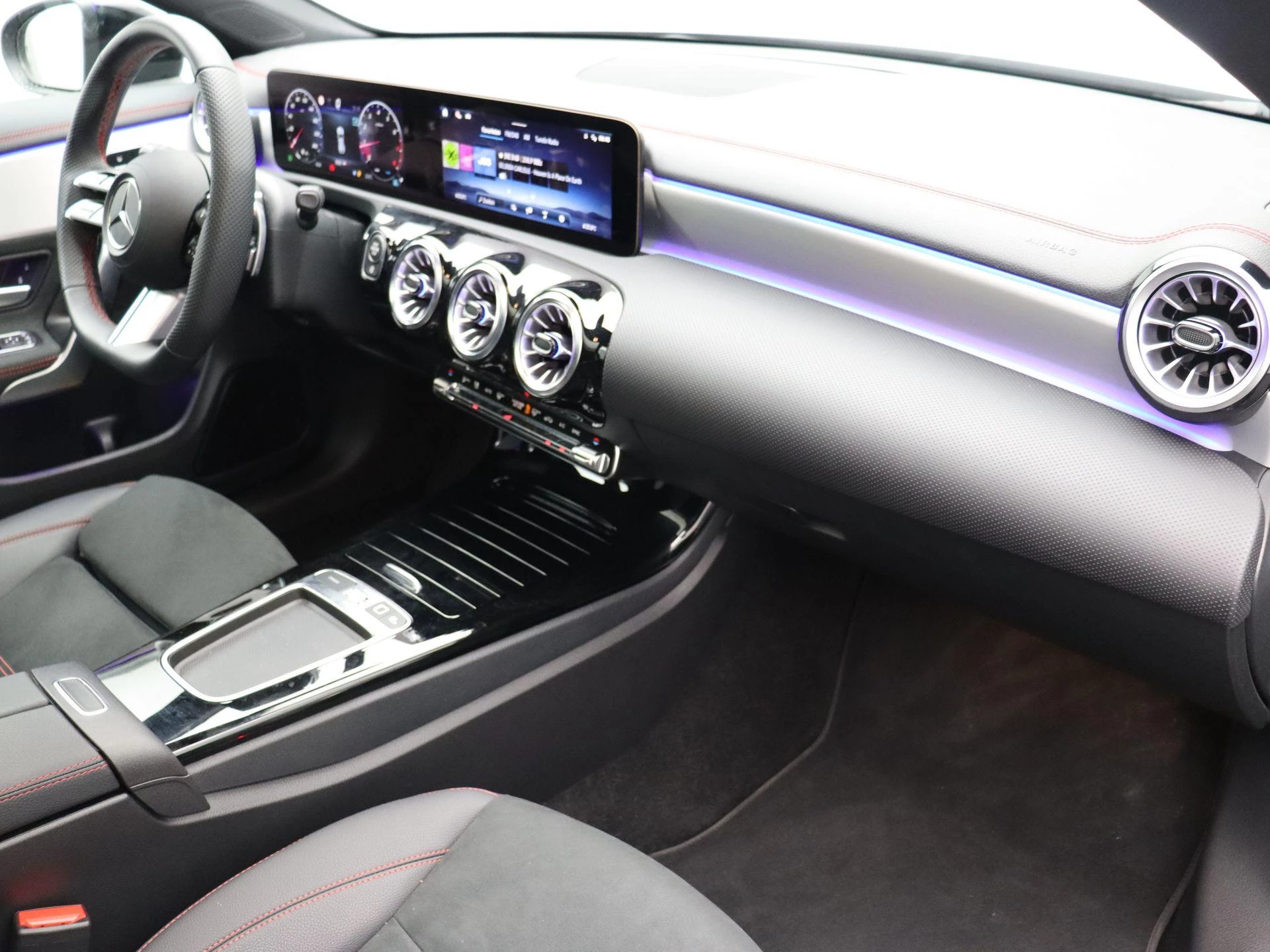 Mercedes-Benz CLA 180 Star Edition Shooting Brake + PANORAMISCH DAK + MULTIBEAM LED +