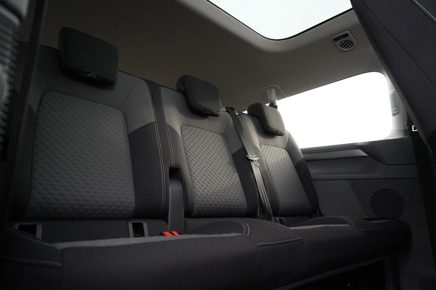 Volkswagen-Transporter-image-44