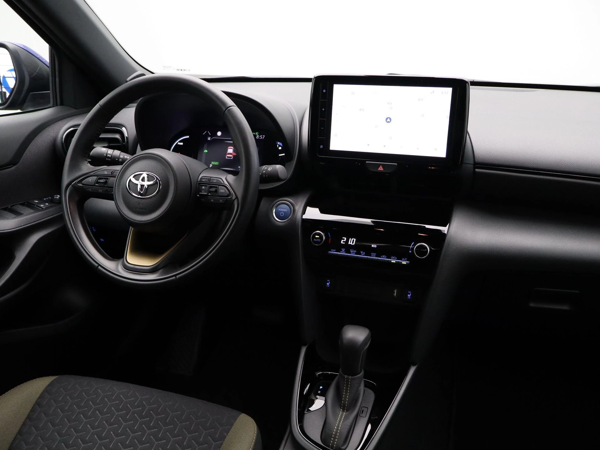 Toyota-Yaris Cross-image-28