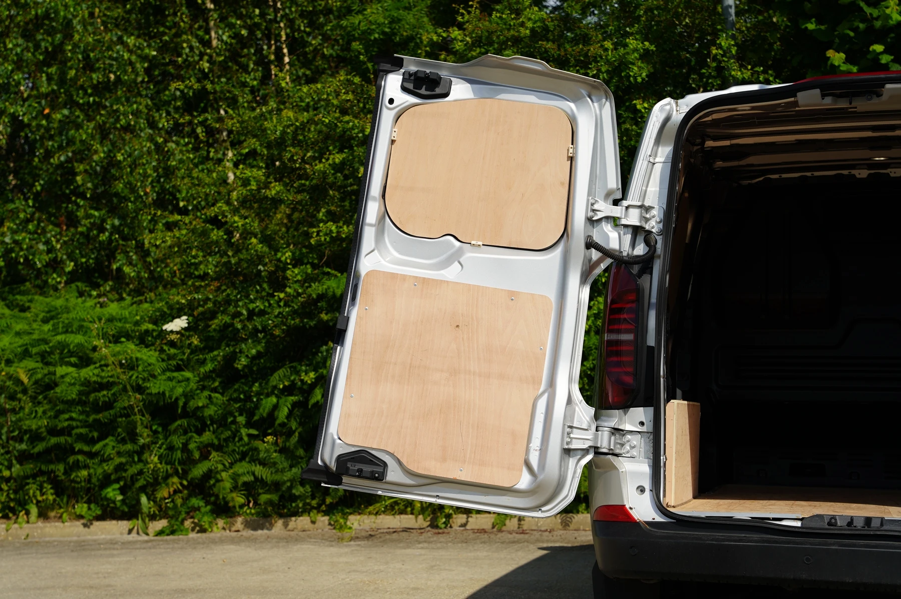 Volkswagen-Transporter-image-32