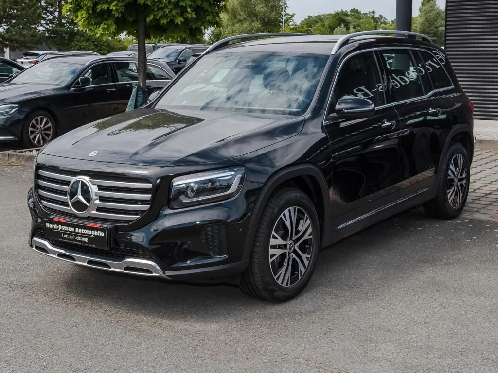 Mercedes-Benz-GLB 200 d-image-6