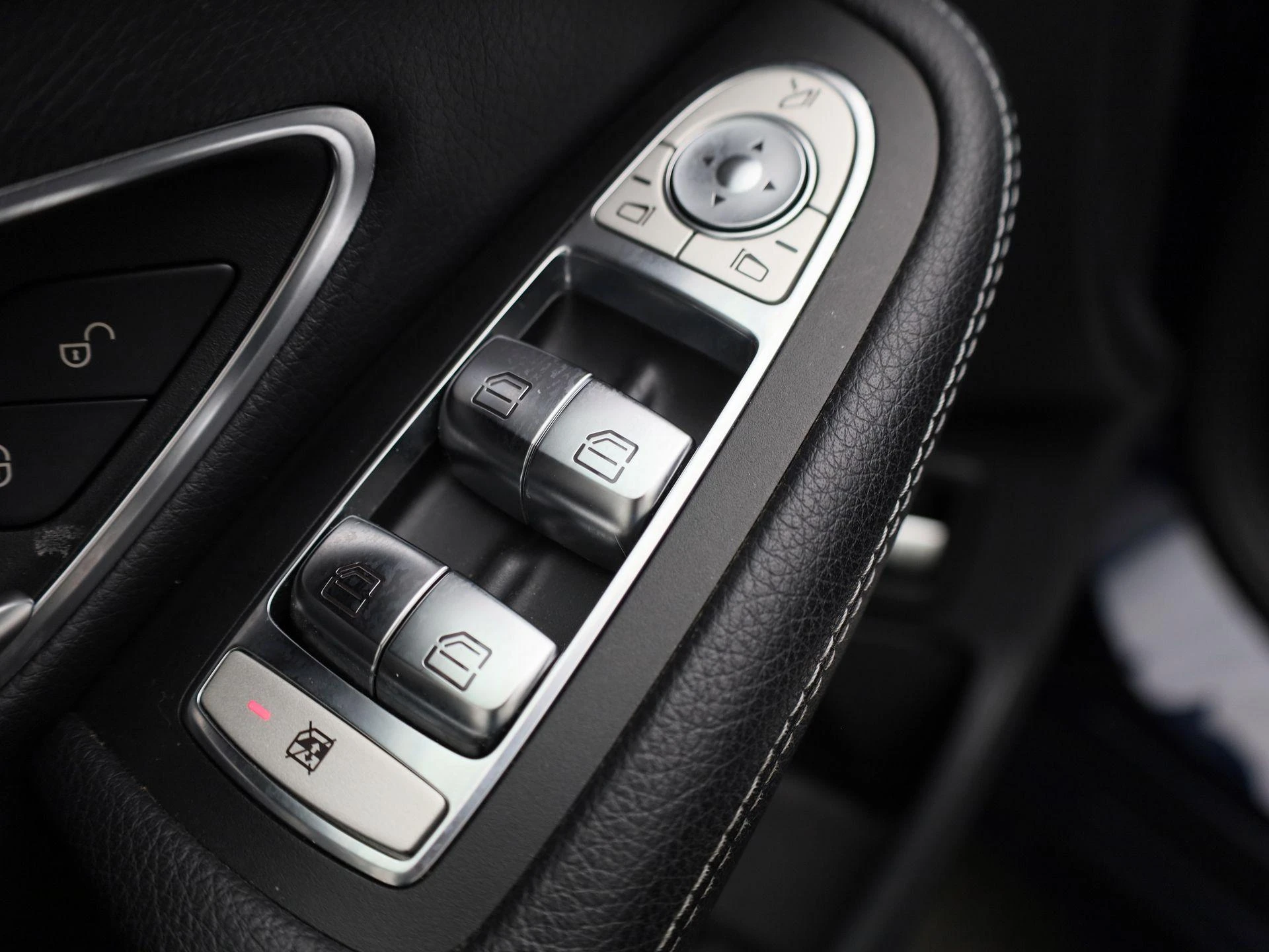 Mercedes-Benz-C-Klasse-image-34