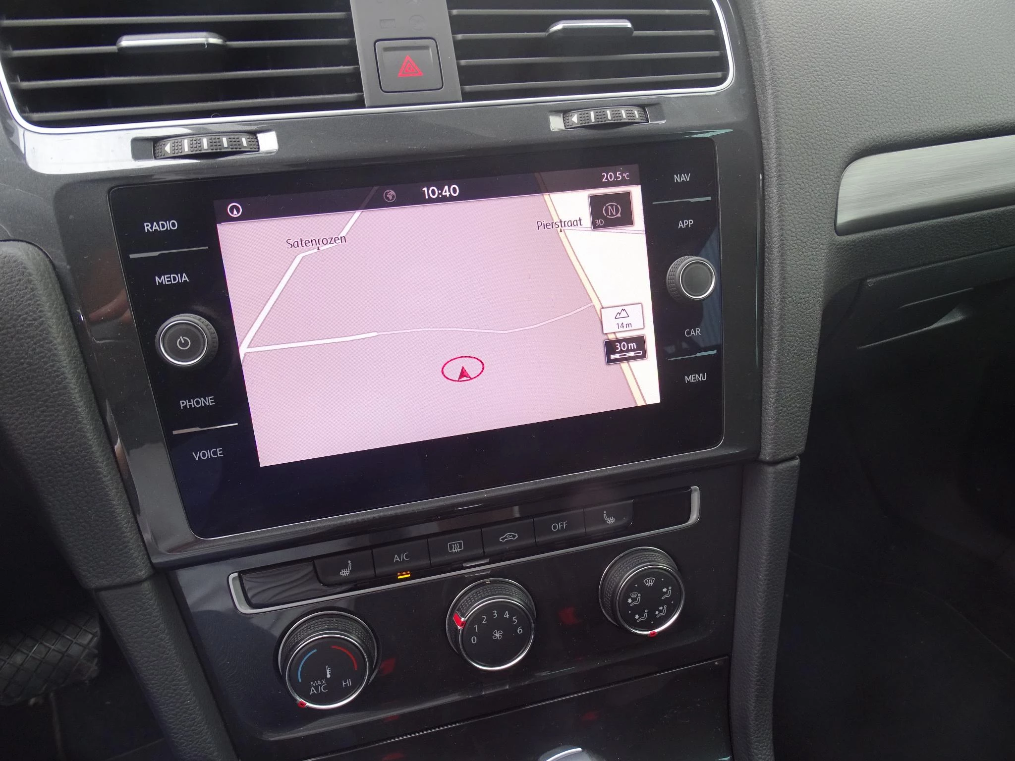 Volkswagen-Golf-image-17
