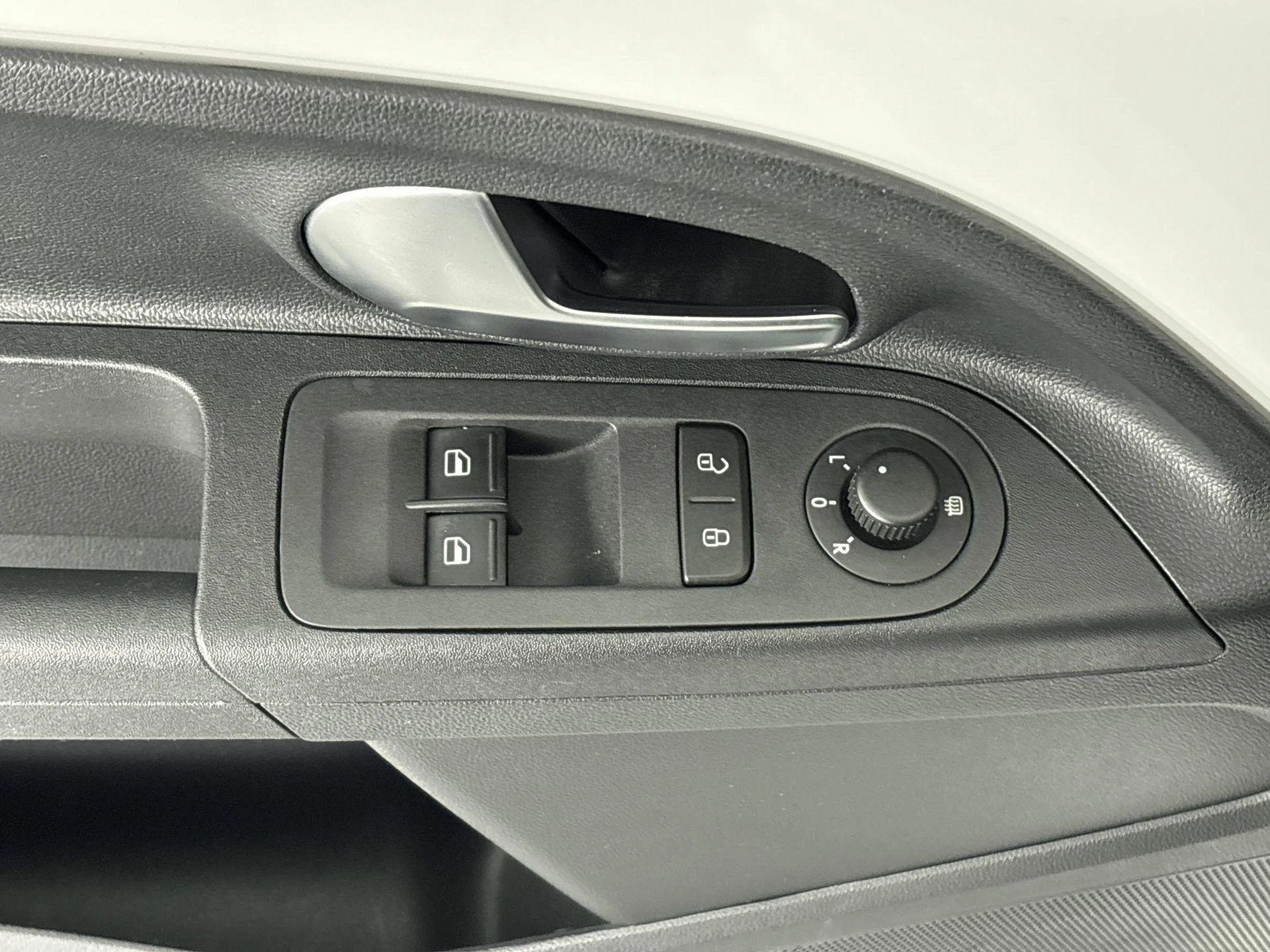 Volkswagen-up!-image-12