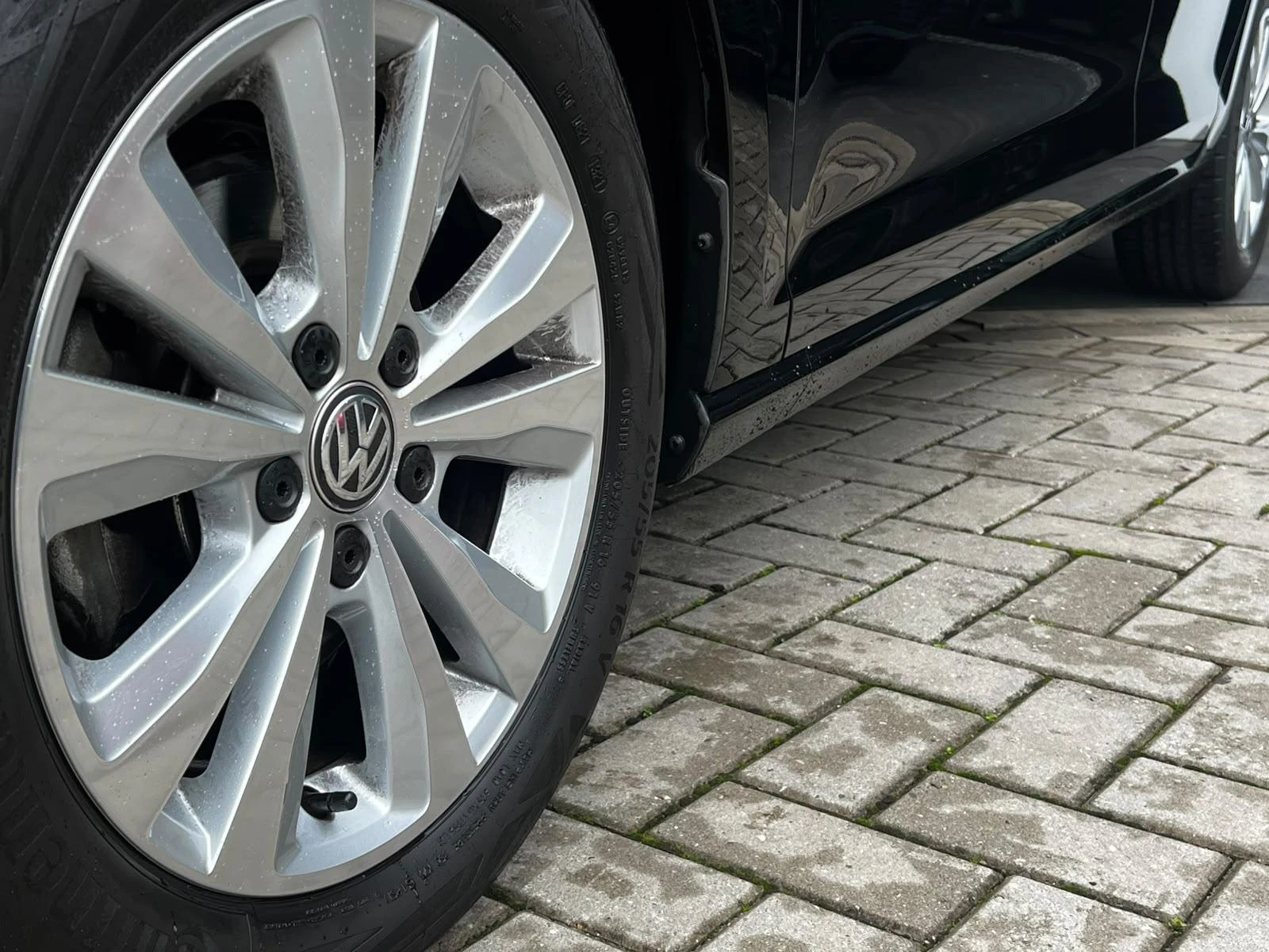 Volkswagen-Golf-image-1