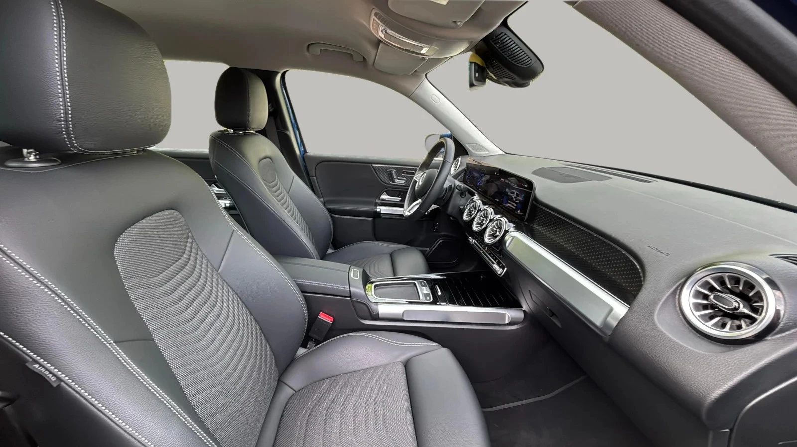 Mercedes-Benz-EQB-image-9