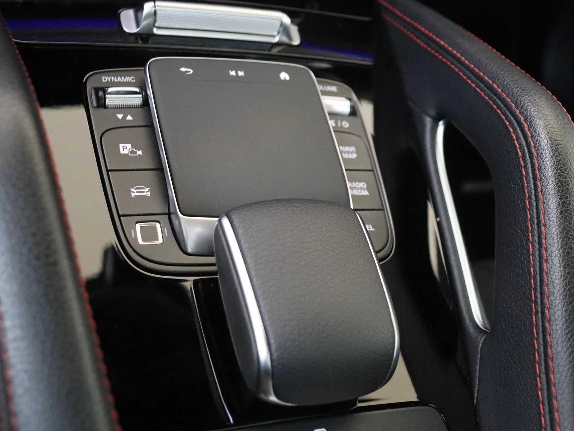 Mercedes-Benz-GLE-image-32