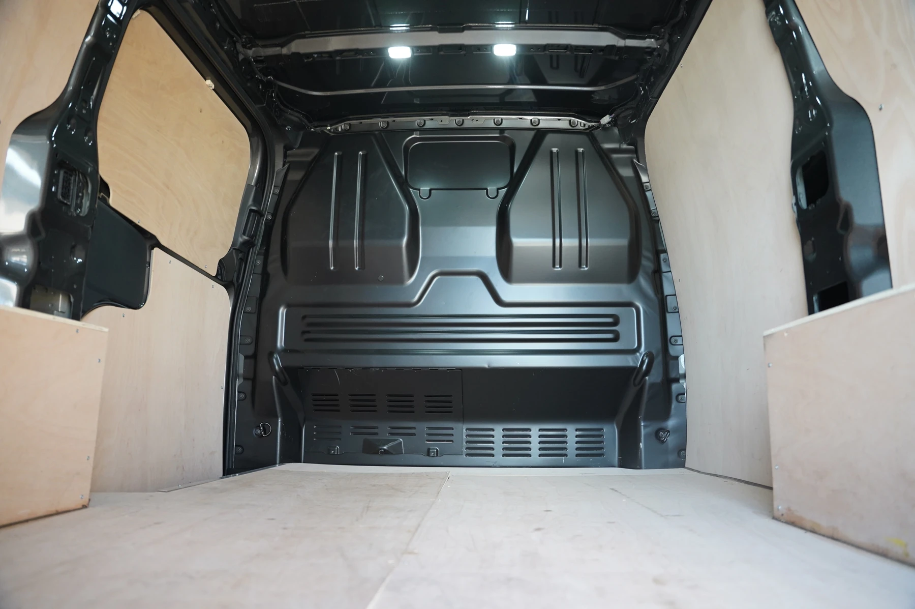 Volkswagen-Transporter-image-11