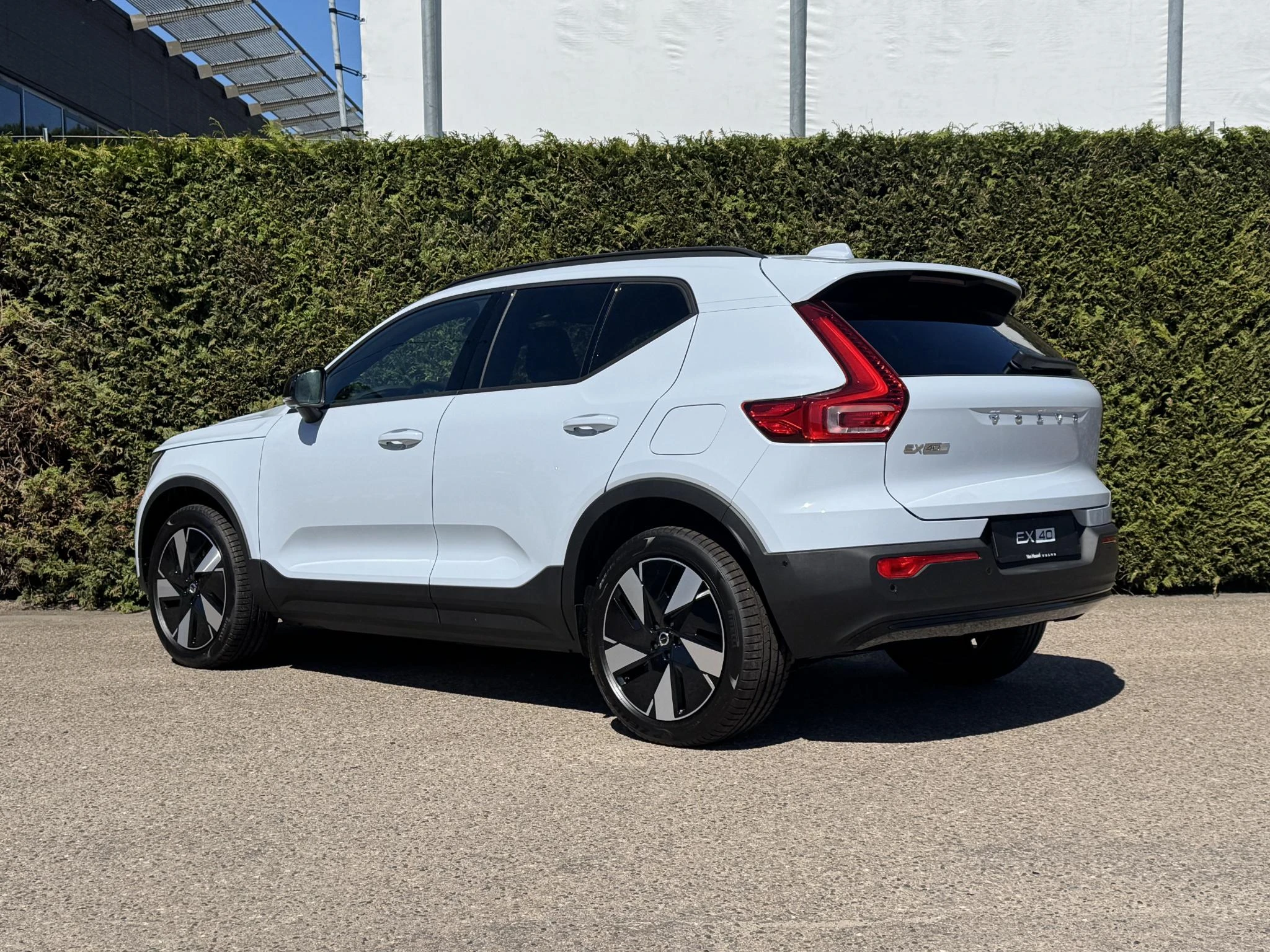 Volvo-EX40-image-1