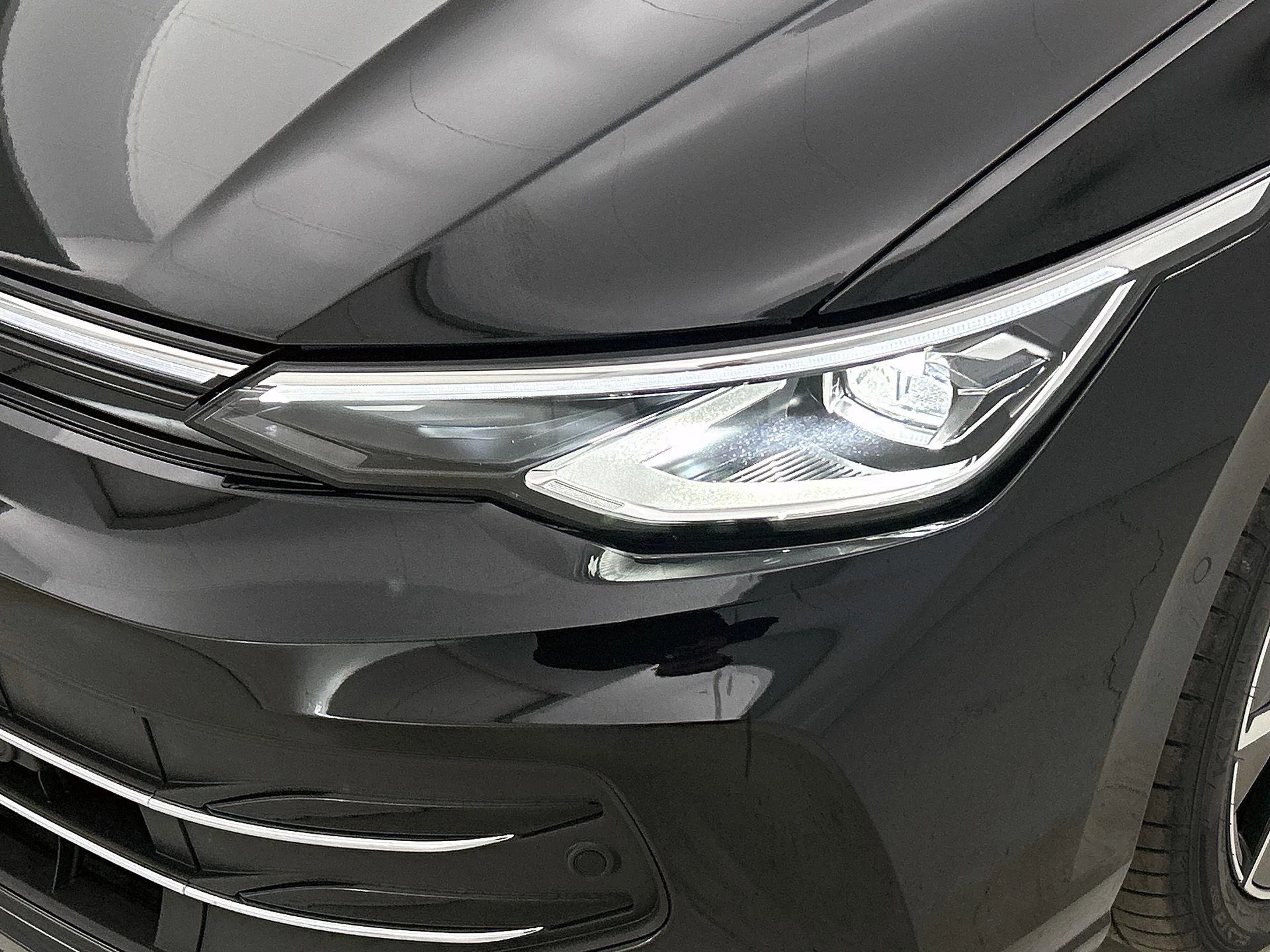 Volkswagen-Golf-image-23
