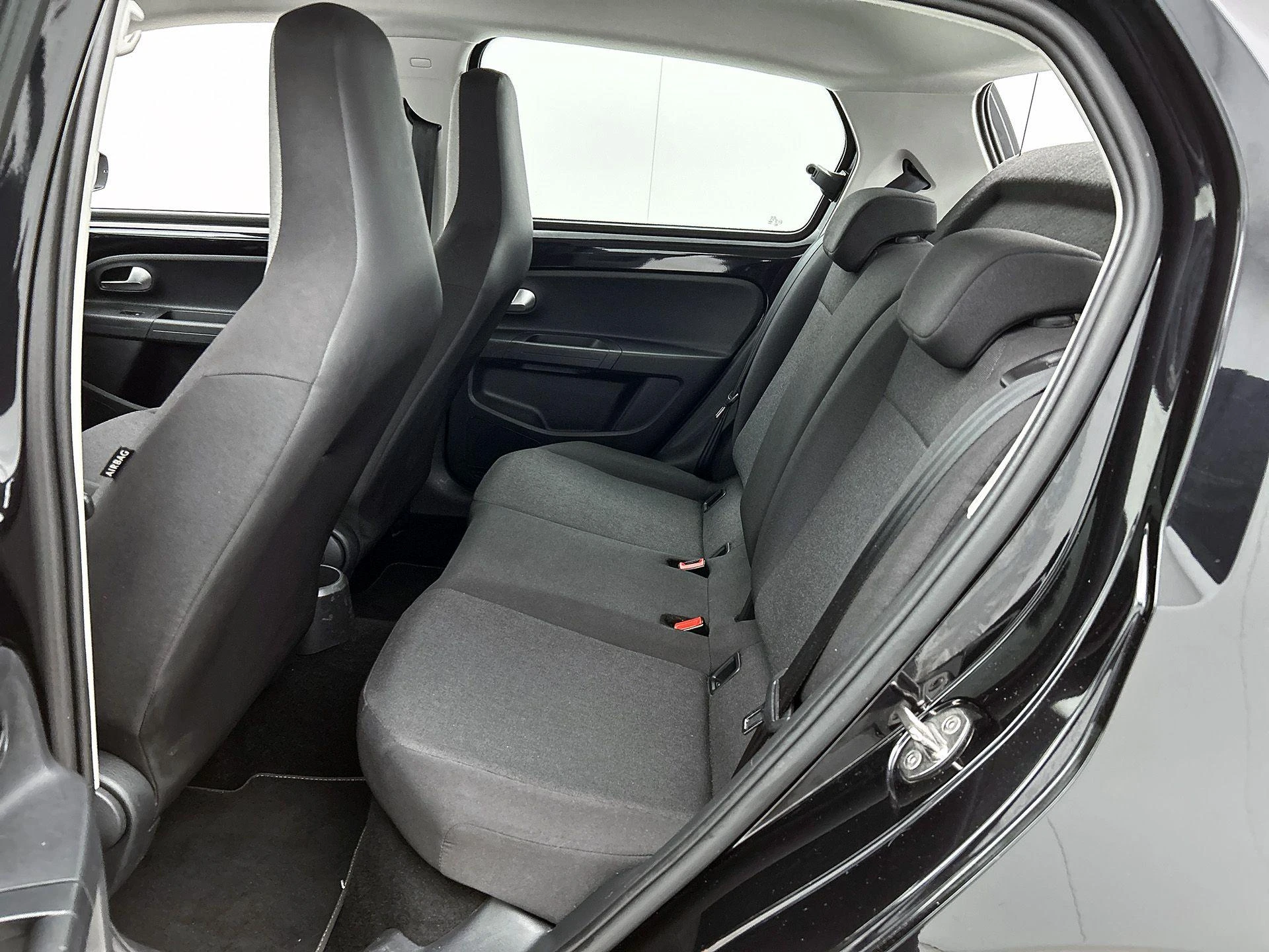 Volkswagen-up!-image-26