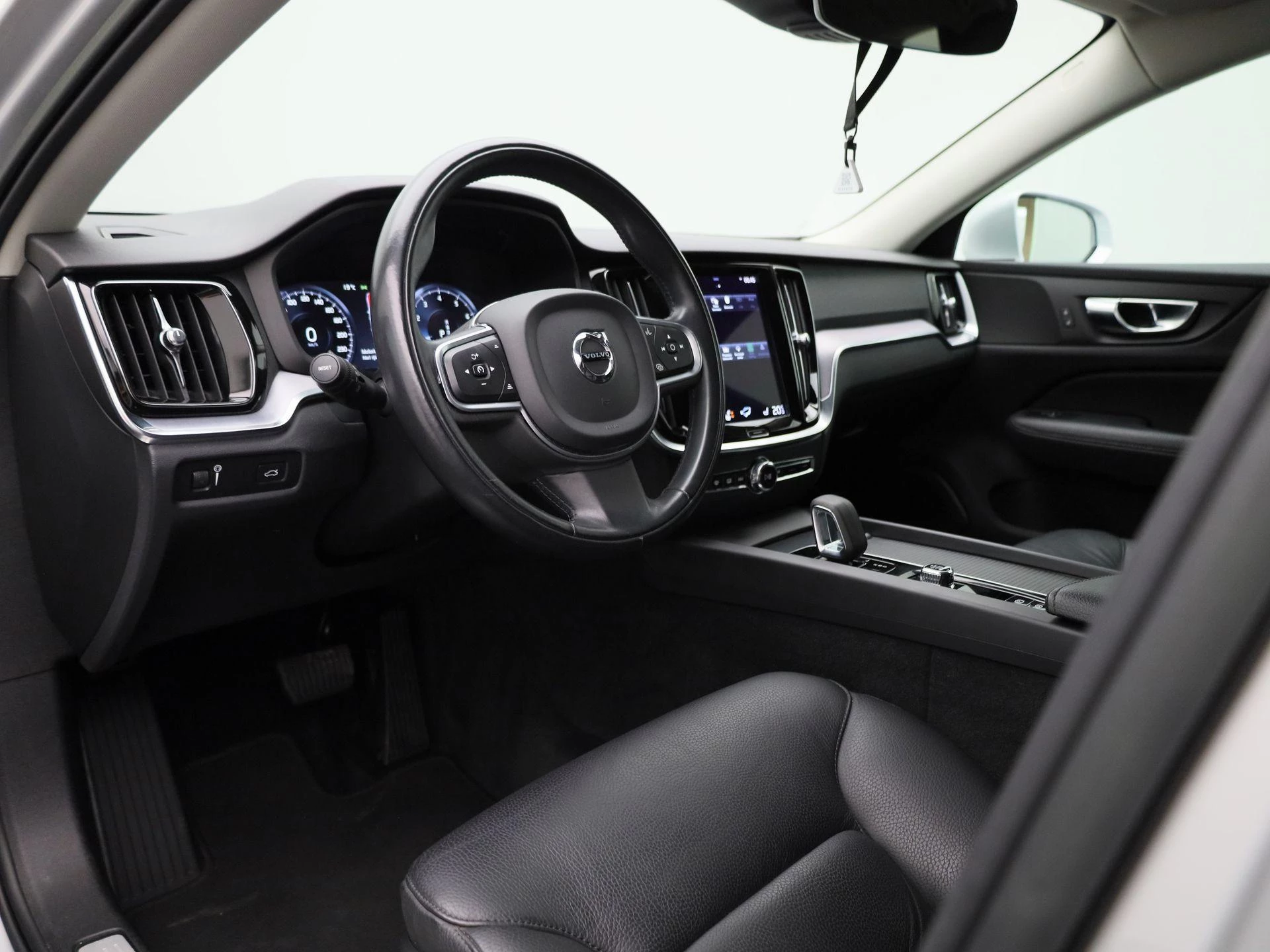 Volvo V60 B3 Geartronic Momentum Pro Camera | Cruise | PDC