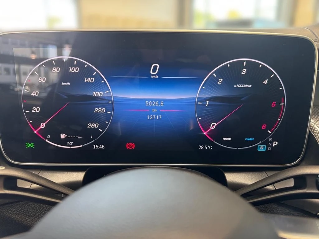 Mercedes-Benz-GLC 300 d-image-6