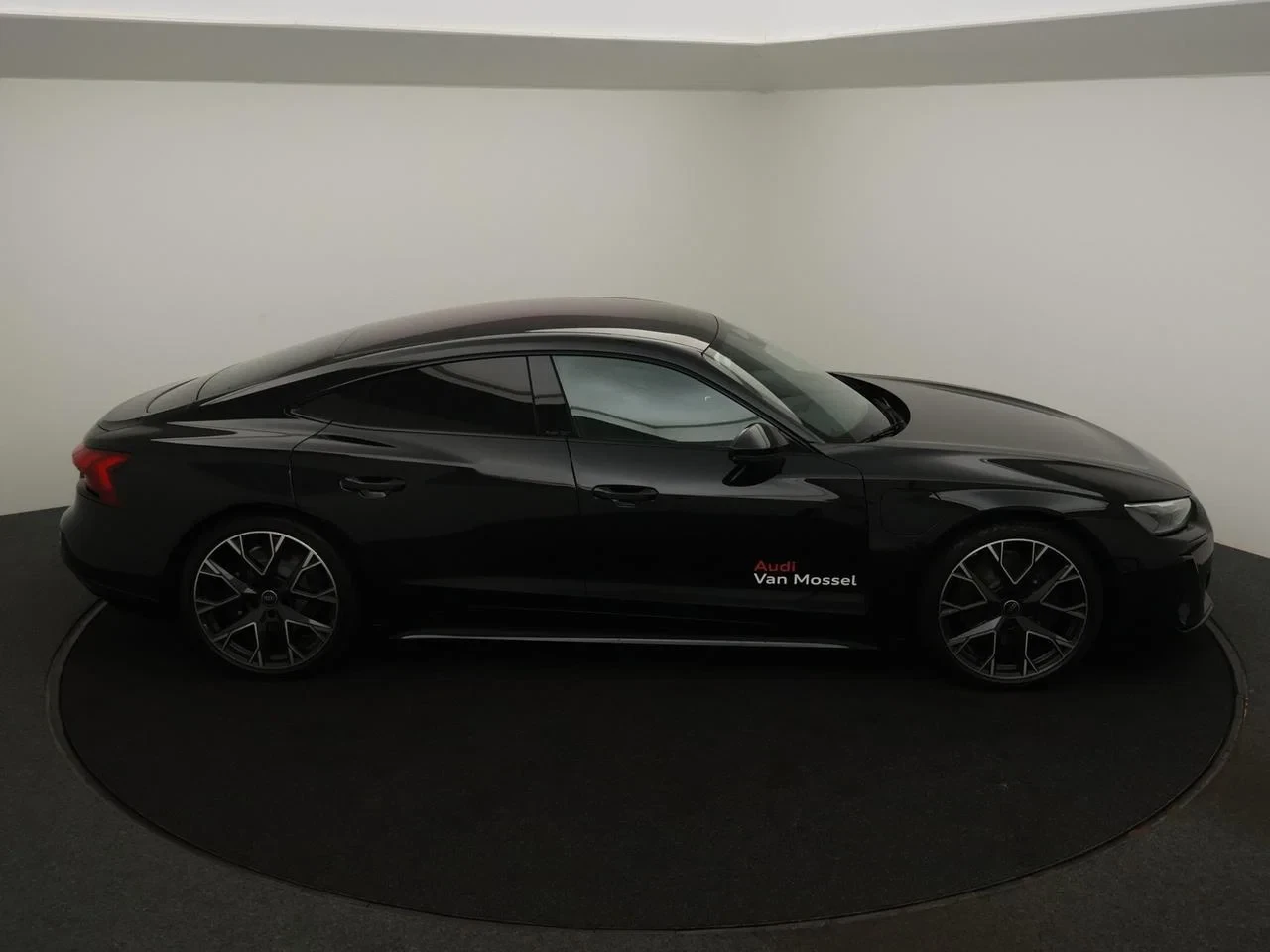 Audi-e-tron GT-image-5